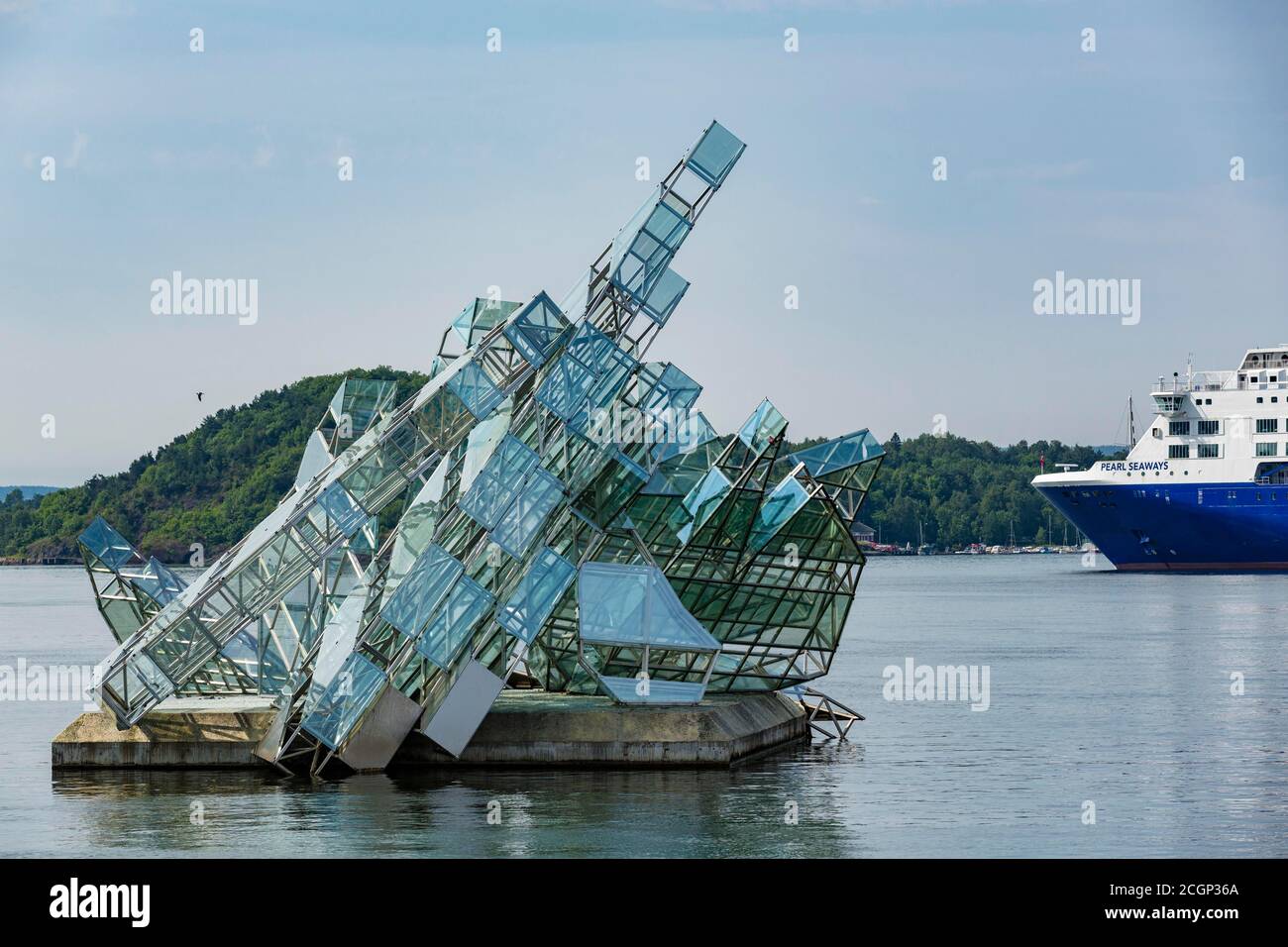 Skulptur She Lies (Hun ligger) von Monica Bonvicini, MS Pearl Seaways, Kreuzfahrt Fähre von DFDS Seaways, Bjorvika Bezirk, Oslo, Norwegen Stockfoto