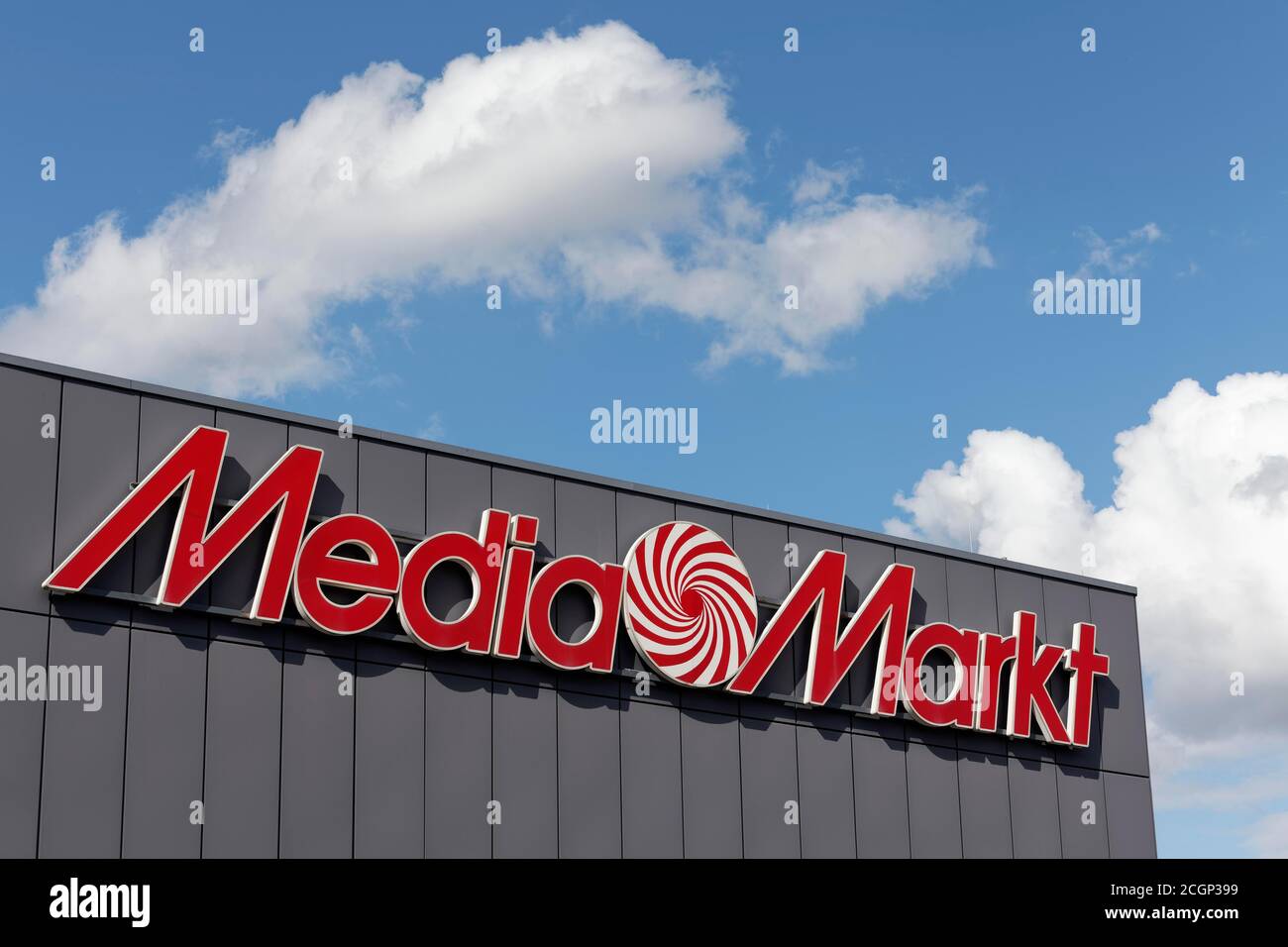 Media Markt, Logo auf Gebäude, Consumer Electronics Kette, ehemals Metro AG, heute CECONOMY, Düsseldorf, Nordrhein-Westfalen, Deutschland Stockfoto