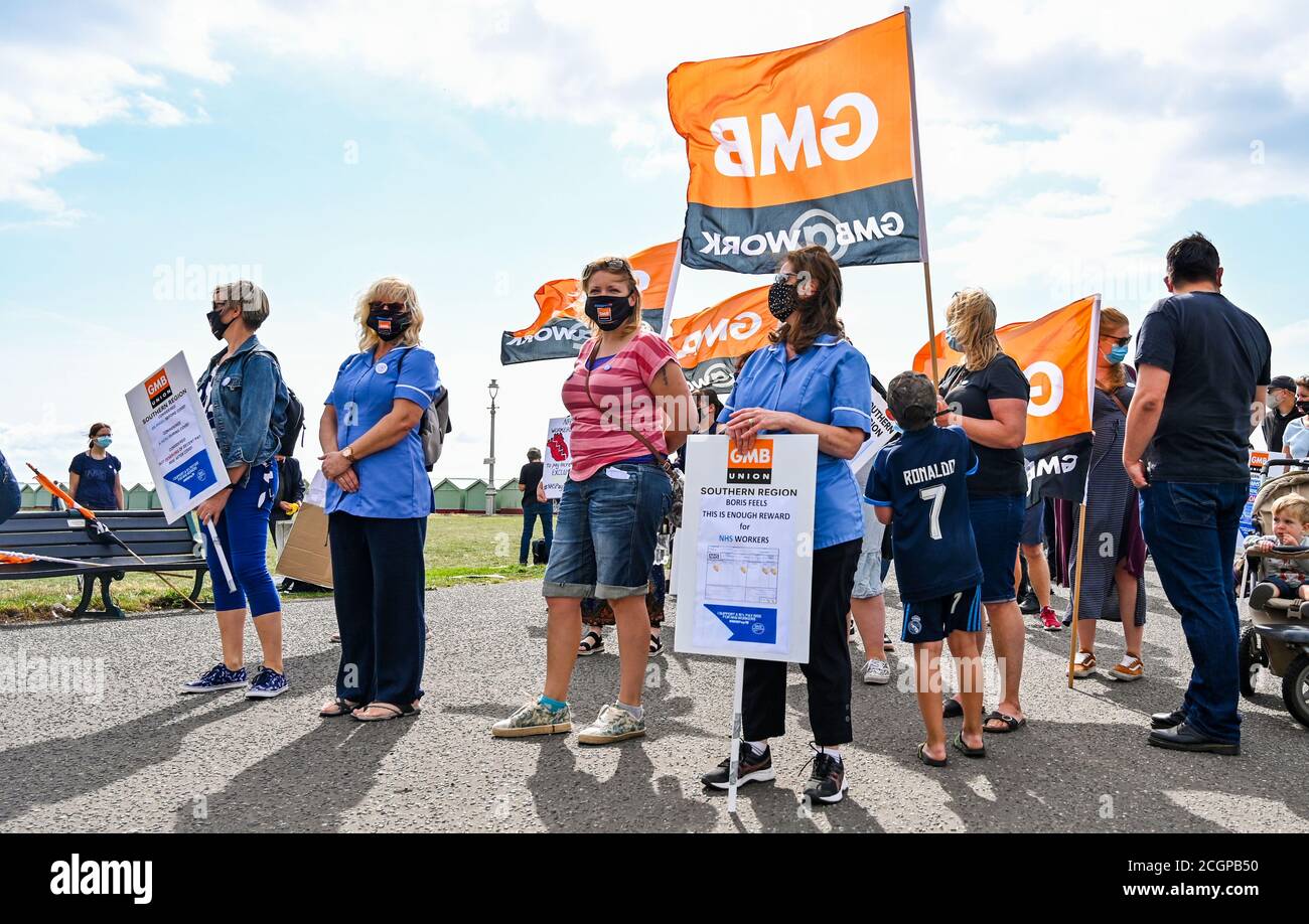 Brighton UK 12. September 2020 - Krankenschwestern NHS Arbeiter und Unterstützer nehmen an einem zweiten nationalen Tag der Protestmärsche und Kundgebungen in Hove Lawns Brighton heute Teil. Sie kämpfen für Òfair payÓ für alle NHS-Arbeiter und versuchen, die Regierung davon zu überzeugen, dass sie eine Lohnerhöhung von 15 Prozent verdienen. : Credit Simon Dack / Alamy Live News Stockfoto