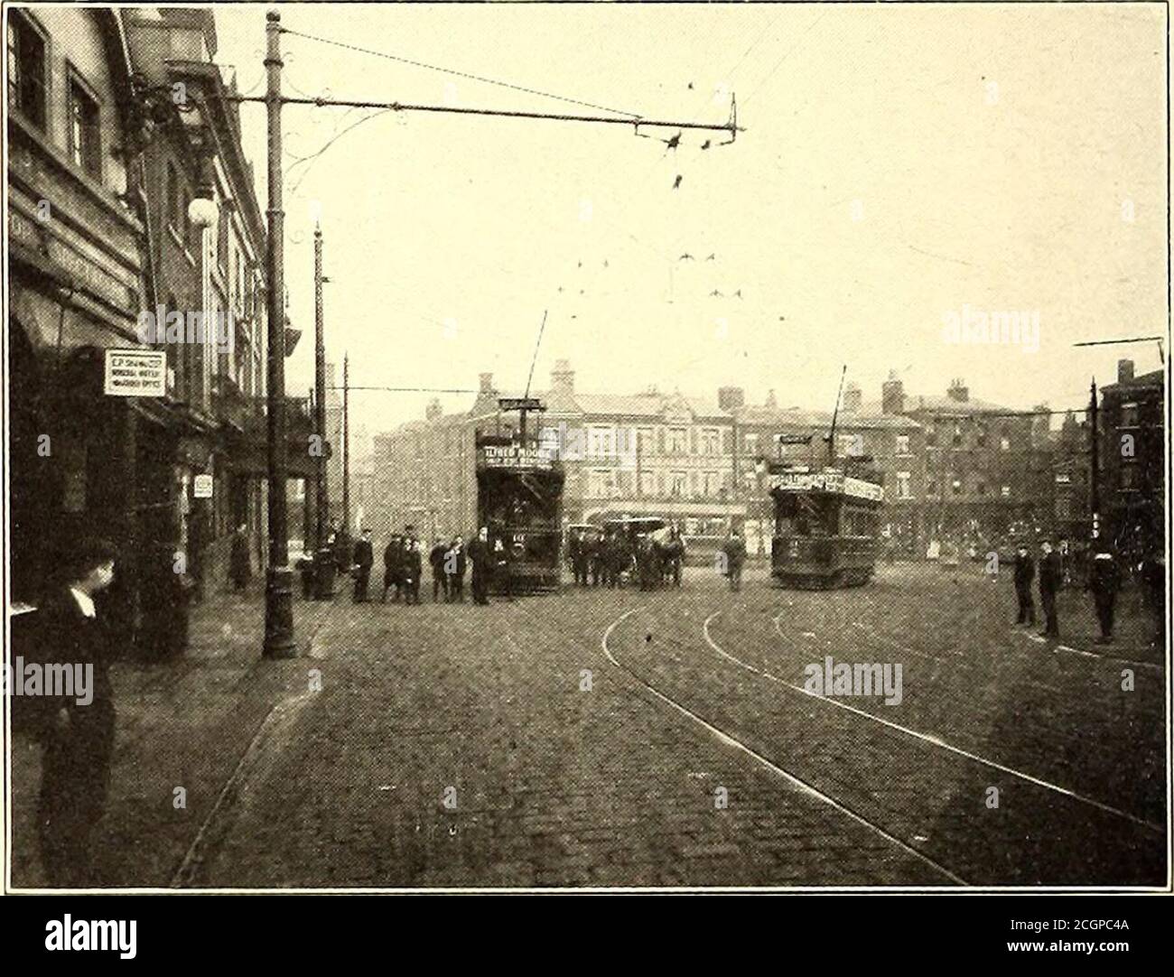 . The Street Railway Journal . eeds und Wake-Field, einschließlich Horbury, Ossett, Normanton, Castleford, Pon-tefract, Lofthouse und Rothwell. Schließlich wird es den Betrieb von etwa 75 Meilen von Single Track, die Verbindung zusammen, bya häufigen Service, einige der bevölkerungsreichsten Bezirke in der West Riding of Yorkshire. Eine Trunk-Linie führt von Wake-Field nach Thwaite Gate, und dort schließt sich der Leeds CorporationTramways System. Unter Berücksichtigung der jüngsten und wichtigen Diskussionen über die gemeinsamen Laufkompetenzen ist es interessant festzustellen, dass es dem Unternehmen möglich war, sich an zu beteiligen Stockfoto