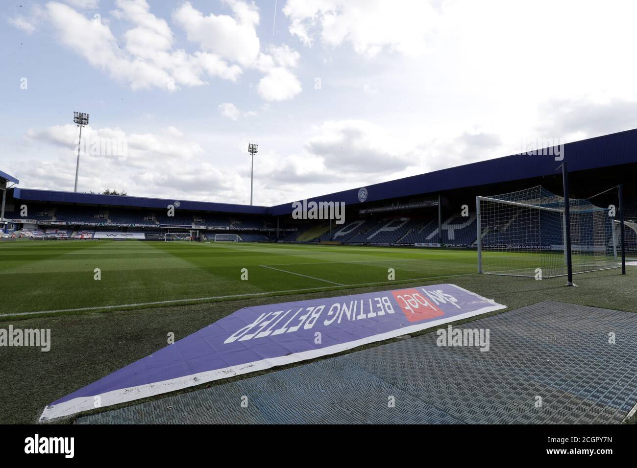 Ein allgemeiner Blick auf das Kiyan Prince Foundation Stadium vor dem Sky Bet Championship Match zwischen QPR und Nottingham Forest. Stockfoto