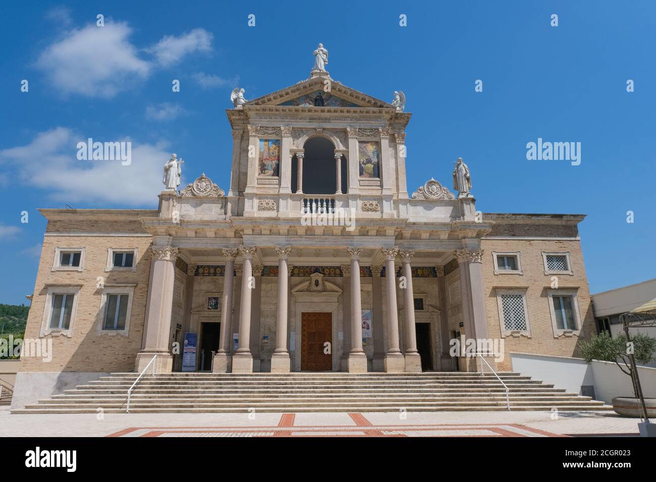 Heiligtum von san gabriele an den Hängen des gran sasso Berggebiet italien Stockfoto