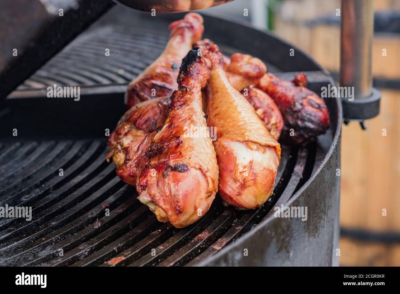 Grill gegrillte putenbeine. Kochen auf offenem Feuer Stockfoto