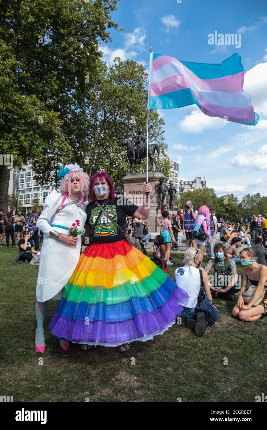 London UK 12 September 2020 London Trans+ Pride 2020 ist eine direkte Reaktion auf die durchgesickerten Pläne der konservativen Regierung, progressive Reformen des Gender Recognition Act aufzugeben, ein Schritt, der das Leben von Trans-Menschen in Großbritannien irreparabel schädigen wird. Die Gruppe fordert, dass sich Frau- und Qualitätsministerin Liz Truss zu einer progressiven Reform der GRA verpflichtet. Bedeutung Selbstidentifikation, Non Binaty Rechte, Ende der Gewalt gegen Trans Menschen, Intersex Rechte und Zugang zu Bädern.Paul Quezada-Neiman/Alamy Live News Stockfoto