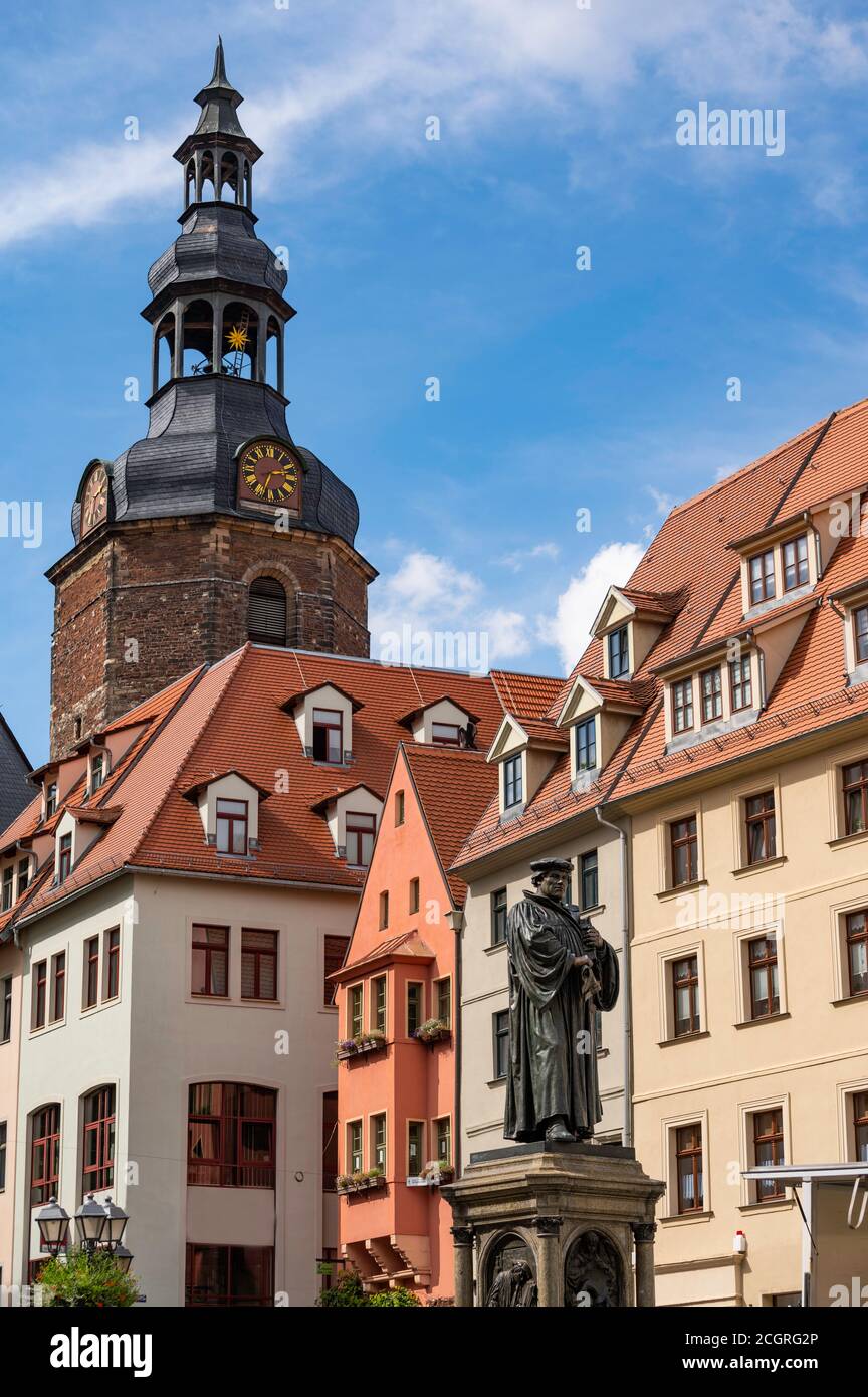 Satzung von Martin Luther auf dem Marktplatz der Lutherstadt Eisleben in Sachsen-Anhalt, Deutschland. Martin Luther wurde 1483 in Eisleben geboren und starb hier Stockfoto