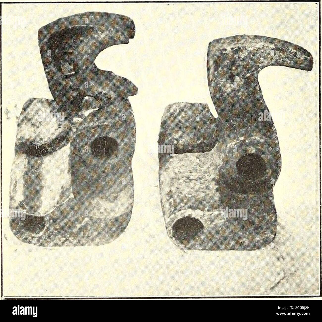 . Electric Railway Journal . im Illinois Traction System mit freundlicher Genehmigung des Illinois Traction Systems wurden vor kurzem mehrere interessante Schweiß- und Schneidoperationen durchgeführt, in Anwesenheit einer Beweiserin dieses Artikels in den großen überstädtischen Geschäften des Illinois Traction Systems in Decatur. Diese Operationen beinhalteten solche Arbeiten wie die Reparatur von Crackedair-Kompressor-Gussteilen, den Aufbau von Zahnrädern und Ankerwellen, und mehrere andere Abfüll- und Patch-ing-Jobs. Reparaturen wurden aus Gusseisen, Gussstahl, Schmiedeeisen und Schmiedestahl durchgeführt. Einer der interessantesten Jobs war das Stockfoto