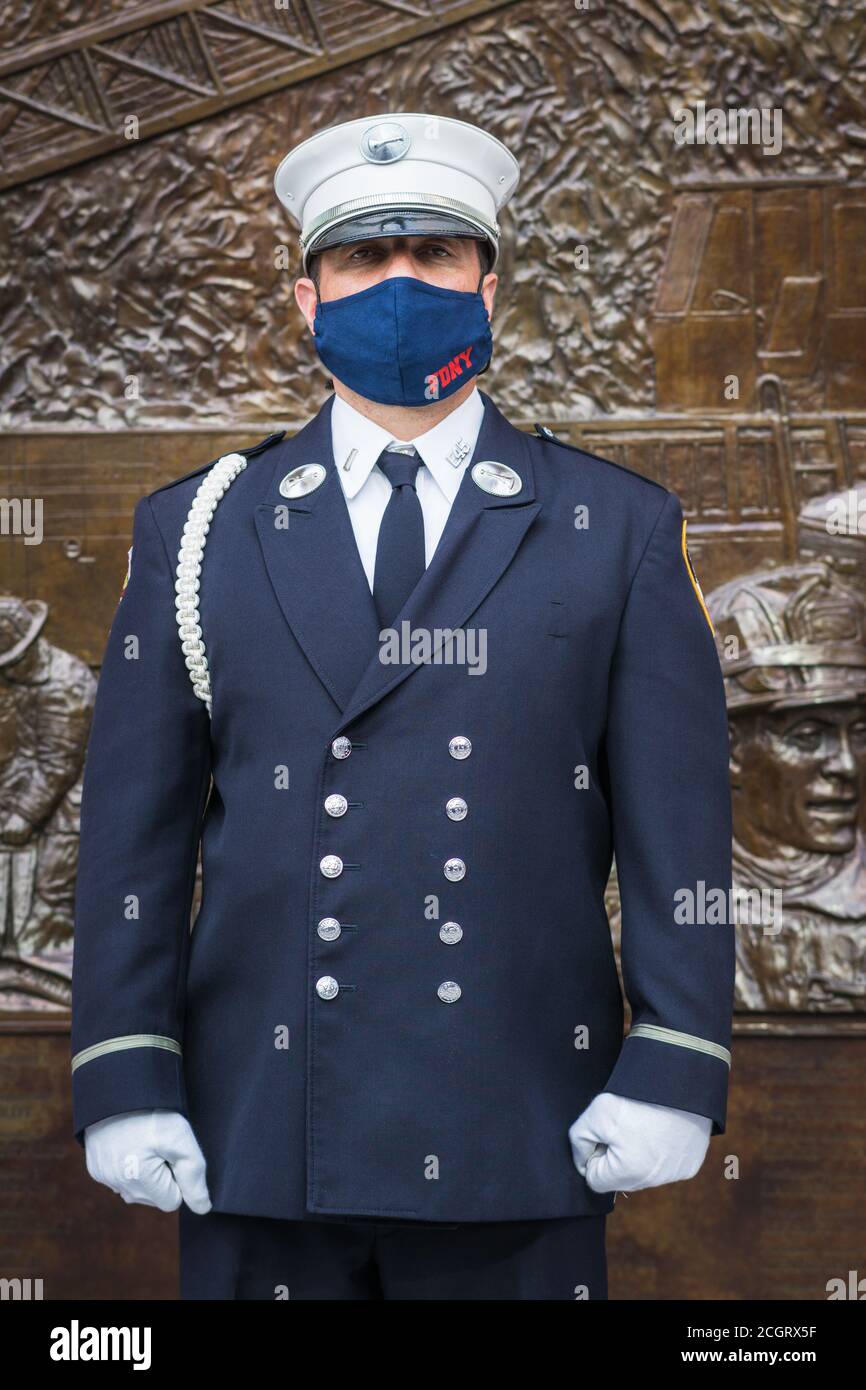 Familie, Freunde und Mitglieder der Dienste von Ersthelfern besuchen 9/