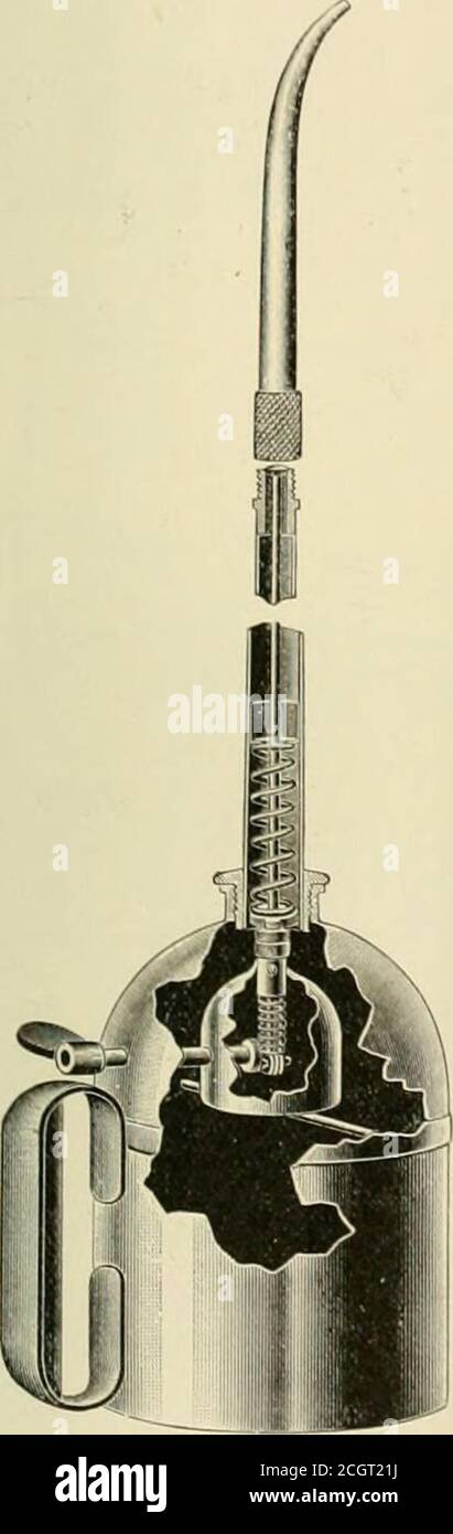 . Lokomotive Engineering : eine praktische Zeitschrift der Eisenbahn-Triebkraft und Fahrzeuge . nahm die Motoren in dieser Nacht, und wir sind nicht mit ihnen seitdem belästigt worden. Skeevers ging zurück in sein eigenes Büro. Vorrat Mann hier, bemerkte seinen Angestellten; hinterließ eine Notiz für Sie, und ein Paket; saidhe ging rüber, um Massey zu sehen; zurück-morgen sein. Skeevers Angestellter war sehr lakonisch; hawas Abwasch, denn es war fünf Minuten vonsechs, und er hatte eine neue Frau in einem neuen Haus. LOKOMOTIVBAU. 818 Skcevers öffnete die Notiz und lautete:Mr.. Skeevers: Hier ist auf Öl kann thatis in Ordnung; werfen Sie einen Blick darauf, versuchen Sie es, criti-cise i Stockfoto