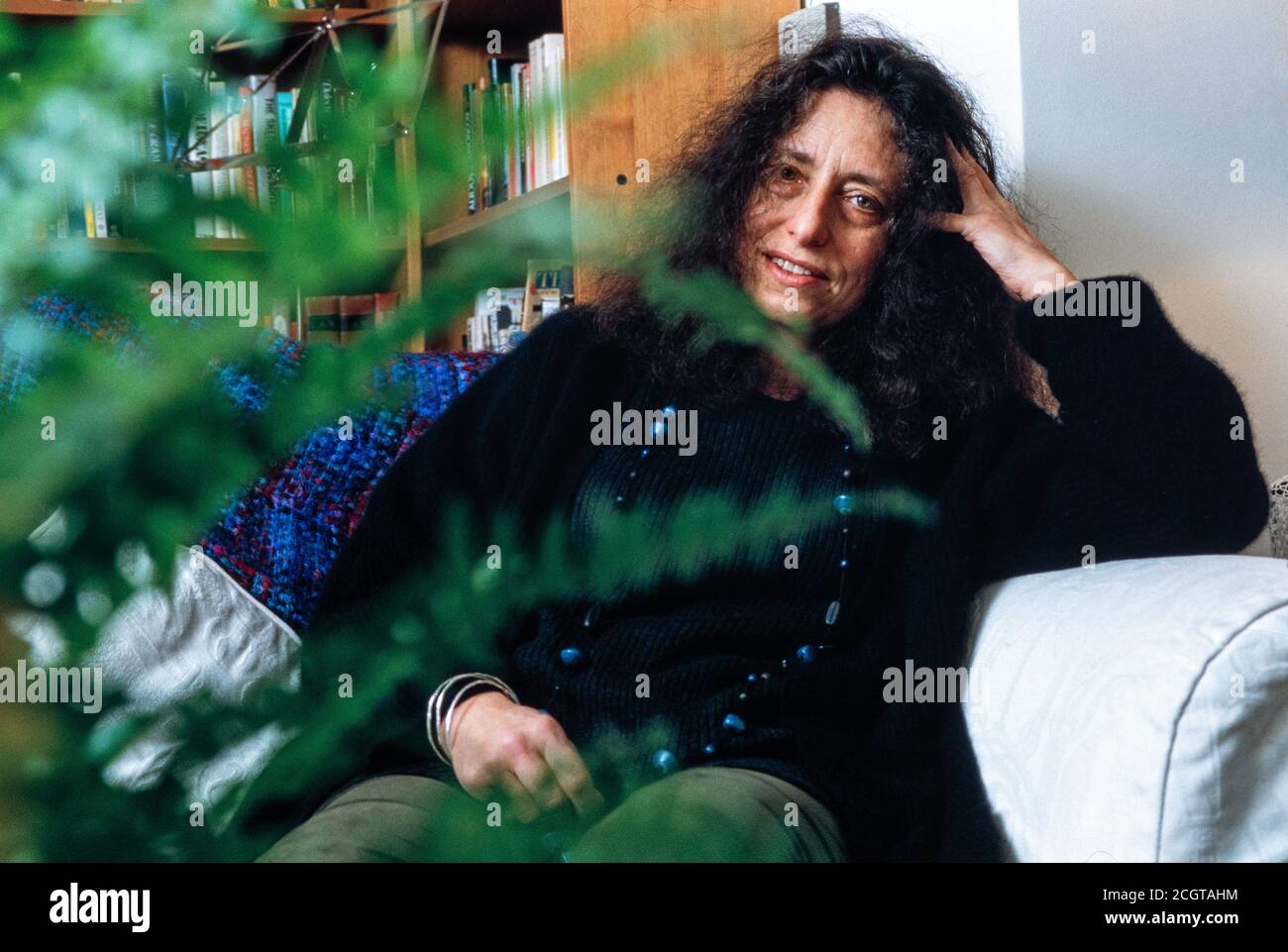 Carol Gilligan ist Professorin für amerikanische Geschichte und Institutionen an der Cambridge University Pitt und Gastprofessorin in den Sozial- und Politikwissenschaften, wo diese Fotos entstanden sind. 12. April 1994. Foto: Neil Turner Stockfoto