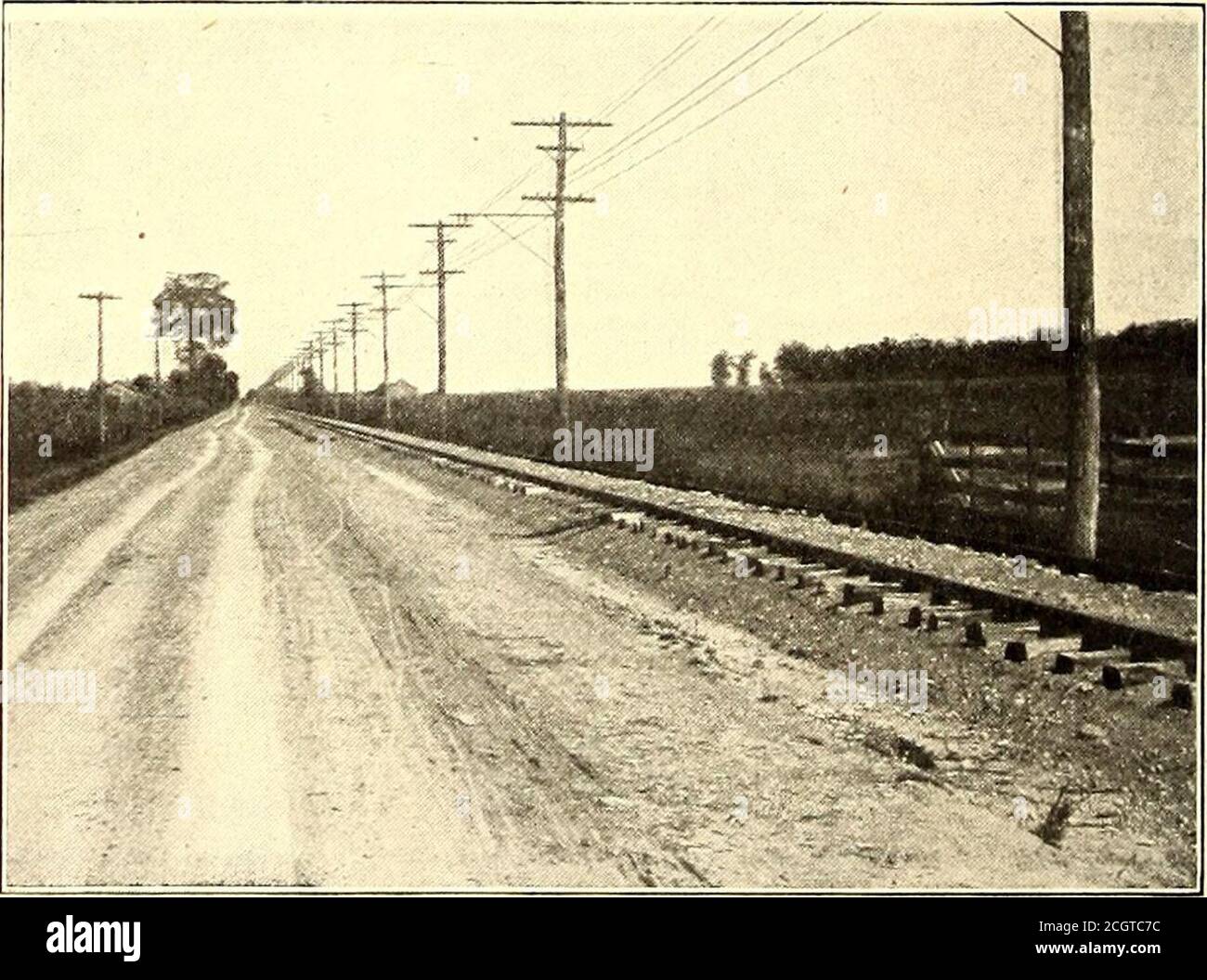 . Die Straßenbahn Zeitschrift . EIN BEISPIEL FÜR MAUERWERK. KARTE VON DAYTON, COVINGTON & PIQUA TRACTION COMPANYSSYSTEM UND VERBINDUNGSLINIEN TANGENTE, ZEIGT LINIENARBEITEN AUF DER DAYTON, COVING-TON & PIQUA TRAKTIONSLINIE, die es durch Methoden einzigartig in vielerlei Hinsicht und macht dieImmobilie zu einer zufriedenstellenden Investition für diejenigen, die es besitzen. Die Straße ist 34 Meilen lang und erstreckt sich von Dayton nach Piquaby Way of Covington. Zwischen Dayton und Covington durchquert es das Tal des Stillwater River, eines der malerischsten und fruchtbaren Täler des Staates. Ursprünglich die Lineas projiziert, um besser t leisten Stockfoto