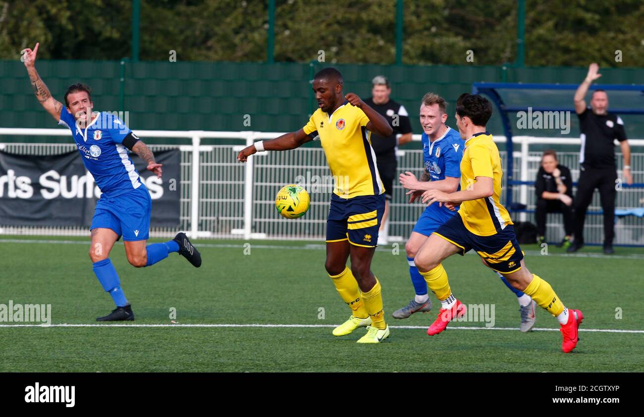 Aveley, Großbritannien. Februar 2018. SOUTHEND, ENGLAND - SEPTEMBER 12: Ernest Okoh von Witham Town während FA Cup - Vorrunde zwischen Grays Athletic und Witham Town in Parkside, Park Lane, Aveley, UK am 12. September 2020 Credit: Action Foto Sport/Alamy Live News Stockfoto