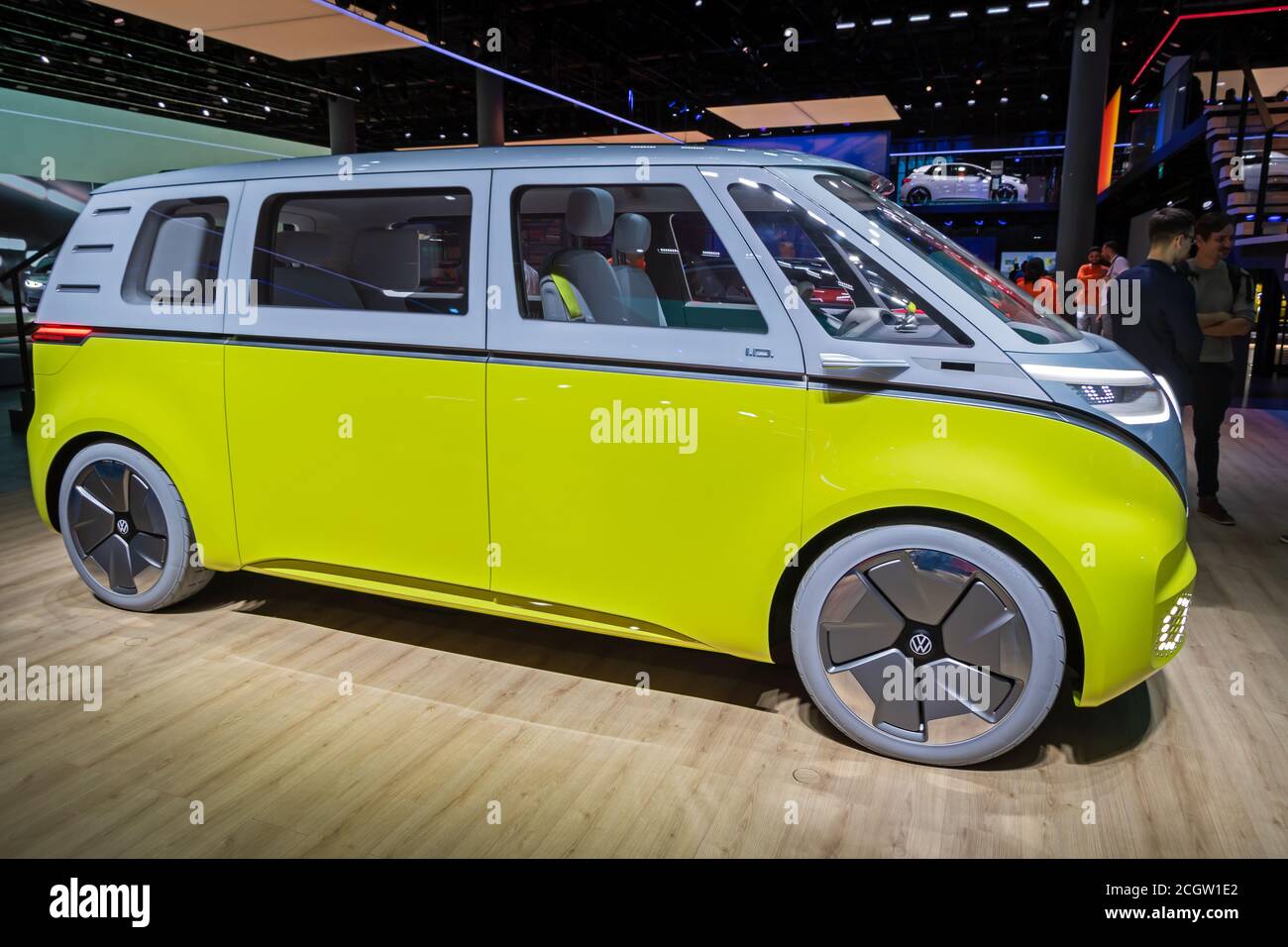 FRANKFURT, Deutschland - 11.September 2019: Volkswagen ID Buzz elektrische Mini Van auf der Frankfurter Automobilausstellung IAA 2019 präsentiert. Stockfoto