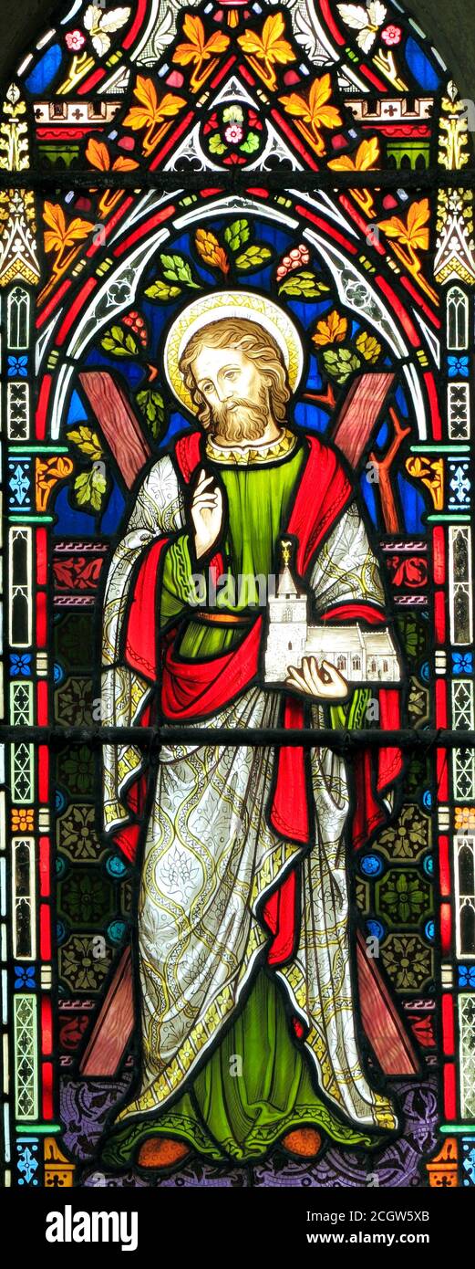 St. Andrew, Glasmalerei, Fenster, von Preedy, 1863, saint, Holding Modell, von Ringstead St. Andrew Kirche, Ringstead, Norfolk, England, UK Stockfoto