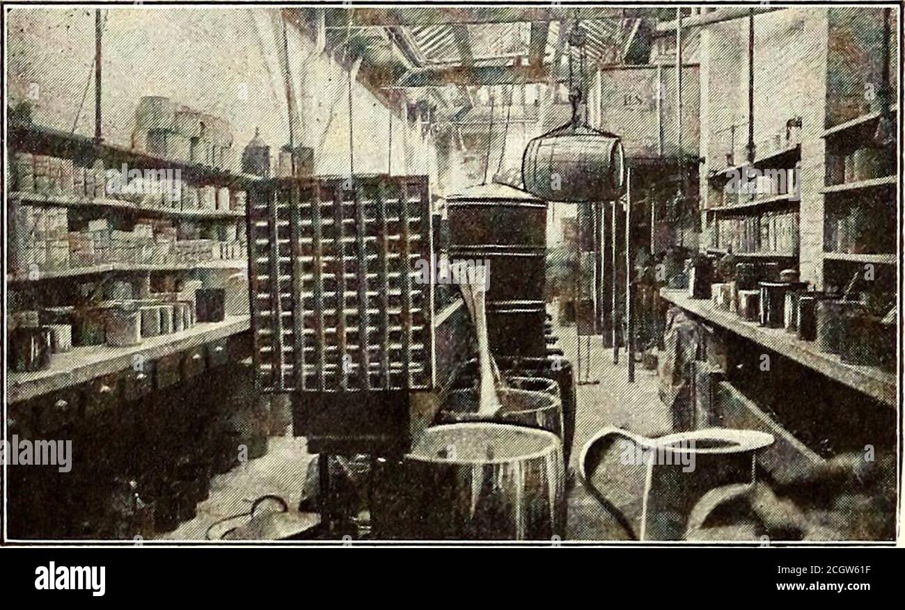 . Elektrische Eisenbahn Zeitschrift . Die Arbeitsstunden betragen 56 pro Woche. Etwa 90 Prozent der Arbeit der Abteilung wird in Stückarbeit geleistet. Der Shop wird auf der Grundlage der Umsetzung durch eine bestimmte Menge an Arbeit in agiven Zeit behandelt, feste Zeiträume für jede Art von appinting Job erlaubt. Die Kapazität des Ladens zu jeder Zeit ist sechs erhöht und 59 Oberfläche Autos. Die Arbeit der Malerei Abteilung teilt sich ingeneral in drei Klassen: Aufarbeiten; Schneiden in 614 ELEKTRISCHE EISENBAHN JOURNAL. [Vol. XXXIII. Nr. 14. Mit Farbe, und Abbrennen und Lackieren Jobs. Der Touch-up umfasst die Reinigung Stockfoto