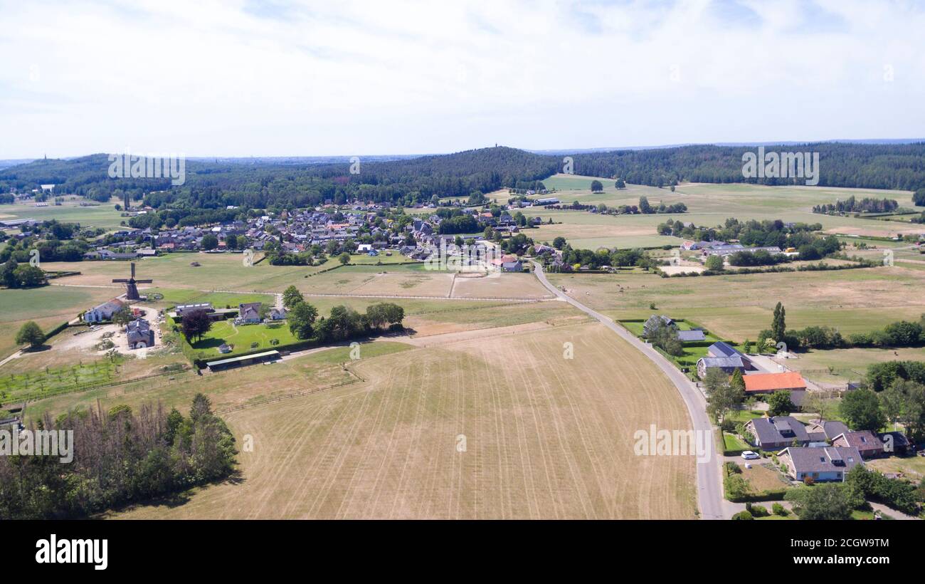 Luftaufnahme auf dem Bergherbos in Gelderland, Niederlande. Deutschland im Hintergrund Stockfoto