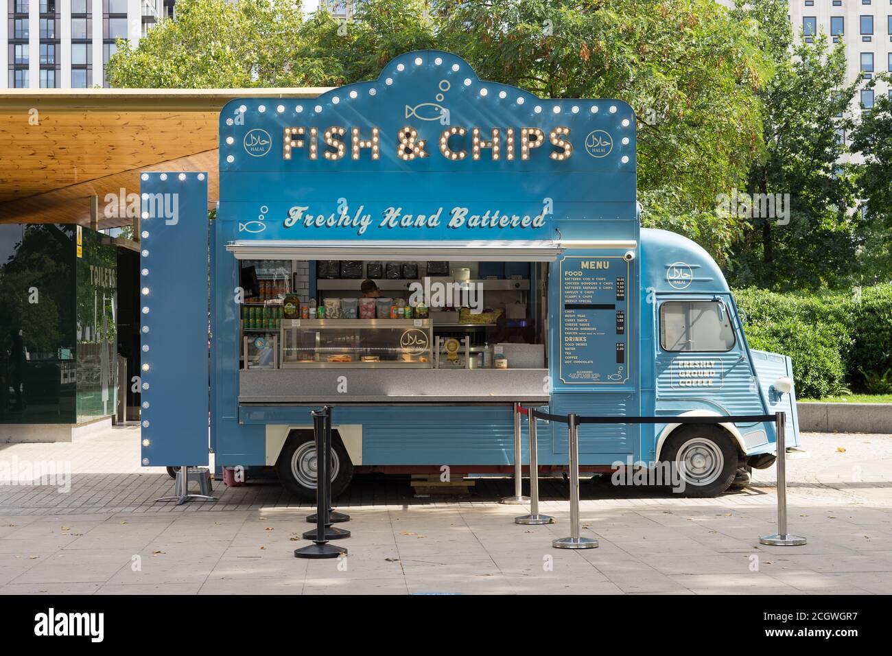 Blue Fish and Chip Takeaway Van am Southbank der Themse. London Stockfoto