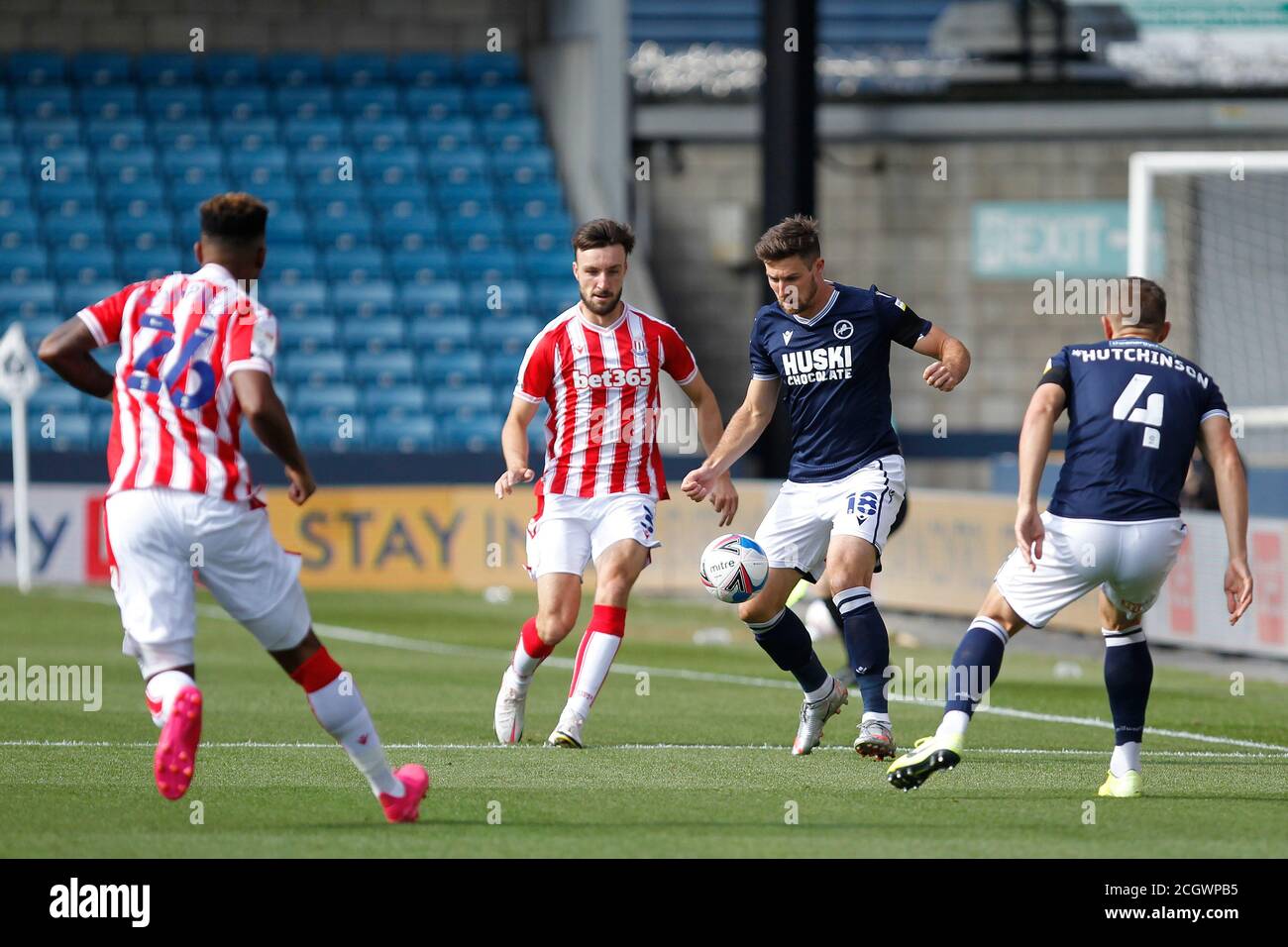 London, Großbritannien. September 2020. Ryan Leonard von Millwall auf dem Ball während des Sky Bet Championship-Spiels hinter verschlossenen Türen zwischen Millwall und Stoke City in Den, London, England am 12. September 2020. Foto von Carlton Myrie/Prime Media Images. Kredit: Prime Media Images/Alamy Live Nachrichten Stockfoto