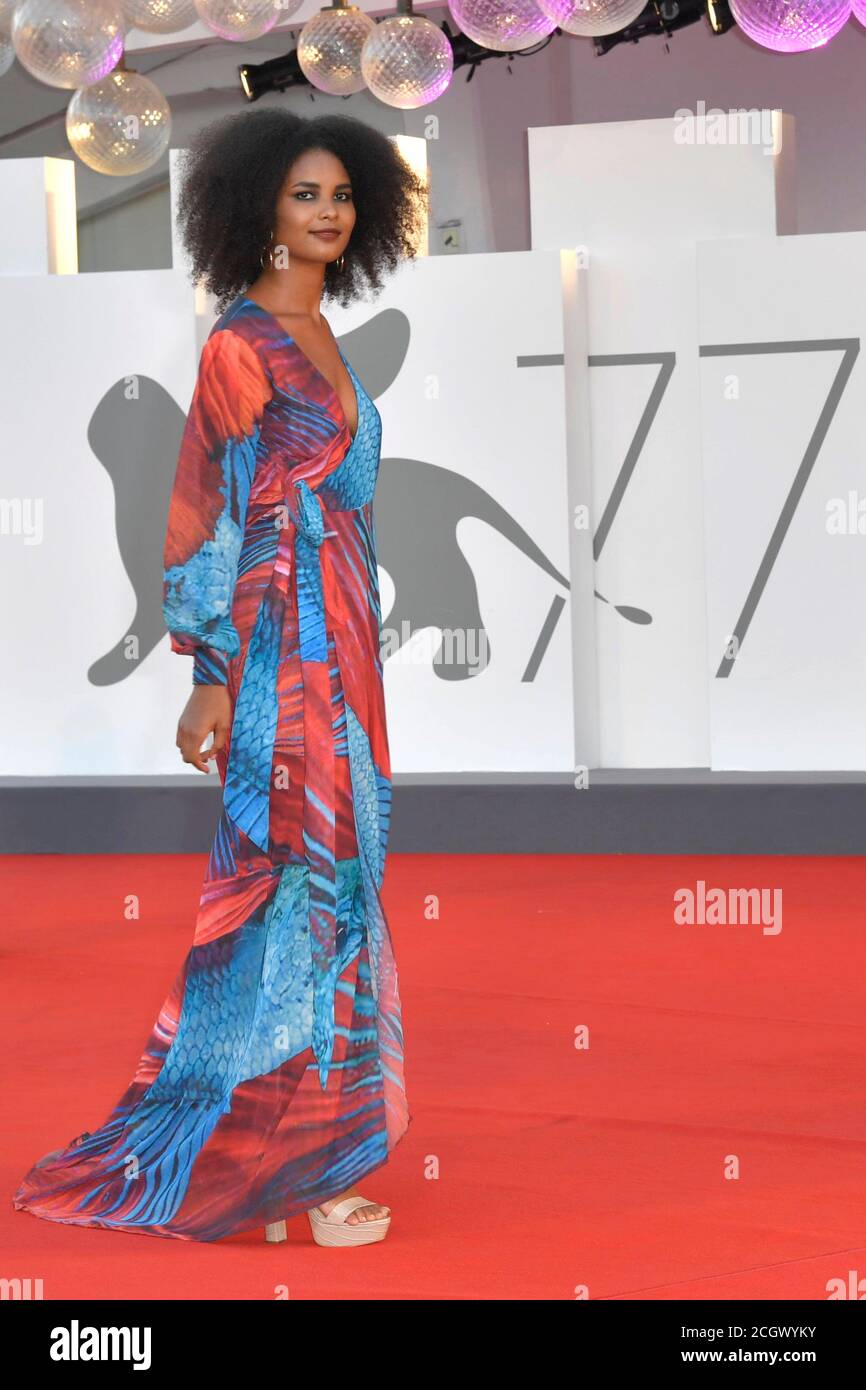 Venedig, Italien. September 2020. Indira Andrewin, Closing Carpet, 77. Internationales Filmfestival Venedig, Venedig, Italien, 12. September 2020. Foto von Ron Crusow/imageSPACE/MediaPunch Credit: MediaPunch Inc/Alamy Live News Stockfoto