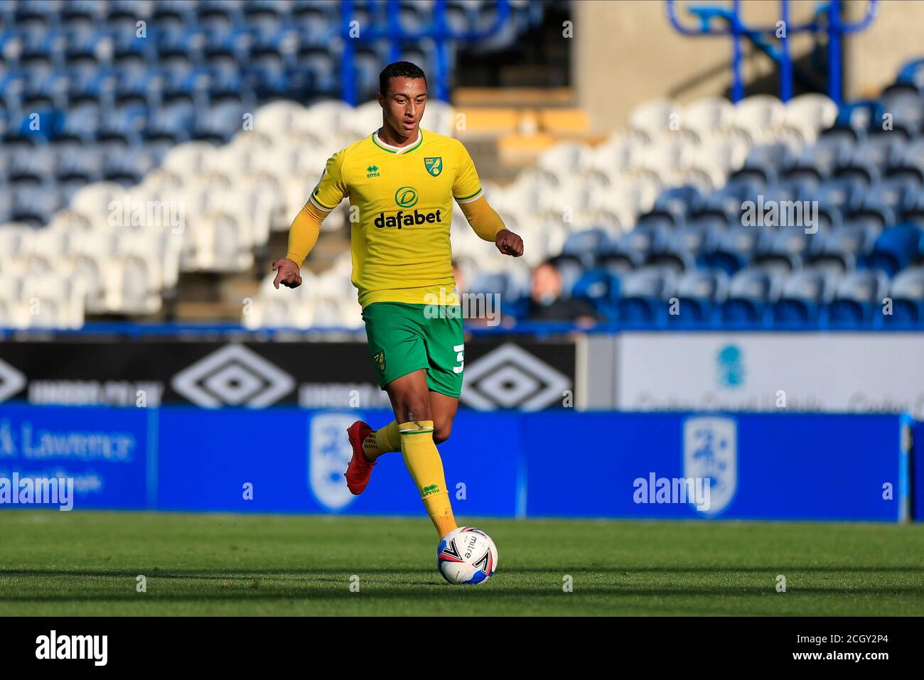 Adam Idah (35) von Norwich City läuft mit dem Ball Stockfoto