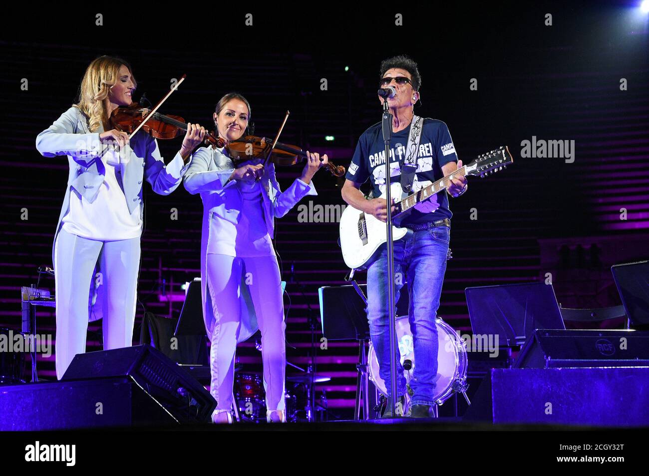 Edoardo Bennato e il quartetto d'archi während Edoardo Bennato - Beauty Festival, Musical, Verona, Italien, 12 Sep 2020 Stockfoto