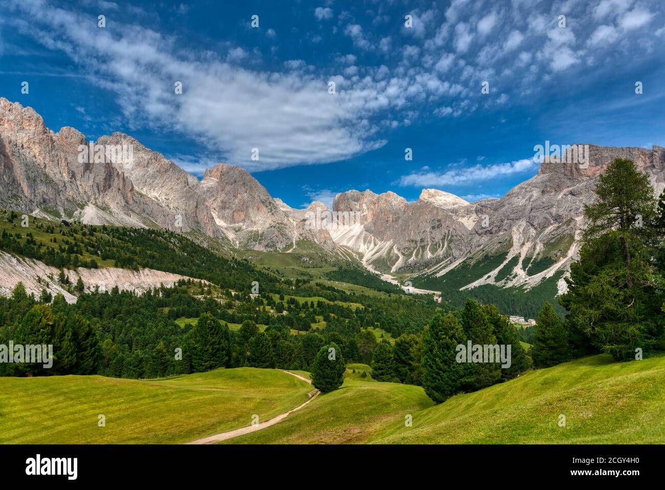 Landschaft der Puez-Geisler Gruppe in den Dolomiten vom Col aus gesehen Raiser in der Nähe des kleinen Dorfes St. Christina Gröden Stockfoto
