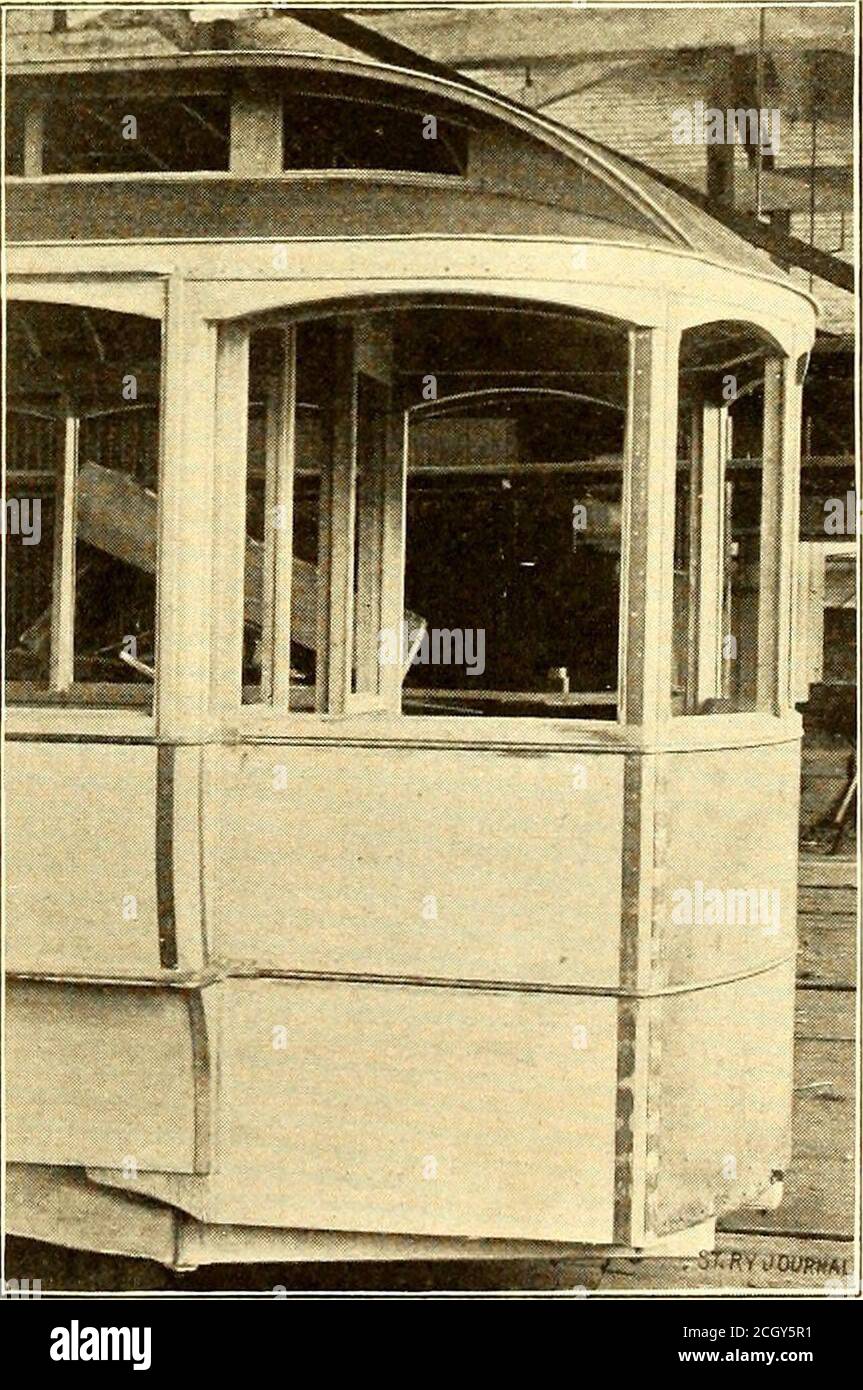 . Die Straßenbahn Zeitschrift . X 75 ft - TJie Gießerei ist 170 ft. X 62 ft., und hat ein Deck Dach. Hier sind die 80,000 lb. Howe Gleiswaagen, mehrere Kuppeln in der Lage Schmelzen etwa vierzig Tonnen pro Tag.das Rad Gießhaus ist 40 ft. X28 Fuß Die Wheei capacitj ist ca. 100 Räder pro Tag. Der Maschinenraum ist 96 ft. &gt; 45 ft., die niedrigere Geschichte gewidmet schweren und die up-per-Geschichte zu leichten Arbeit. Mit der Maschinenhalle verbunden ist eine Schmiede 100 ft. Y 45 ft., und mit einer Erweiterung, die als Eisenraum verwendet wird. In diesem Laden gibt es insgesamt sechszehn Seitenfeuer. Die Lackiererei hinter der Lackiererei ist 500 Fuß entfernt. &g Stockfoto