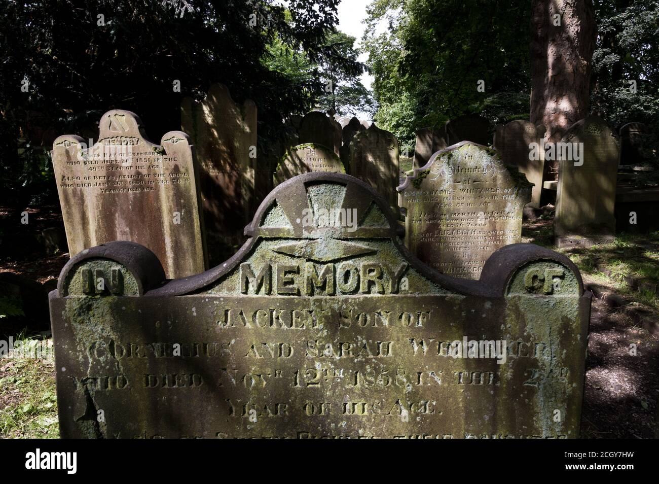Viktorianische Grabdenkmäler in Haworth Churchyard, West Yorkshire, Großbritannien Stockfoto