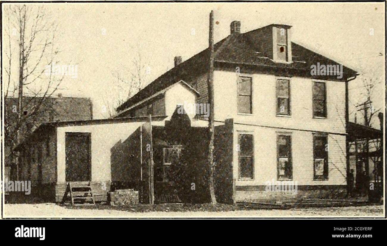 . Die Straße Eisenbahnzeitschrift . Bill Autos durch von seinem eigenen System zu ausländischen Punkten.die Straße hat Gleisanbindungen in Evansville mit der Southern und der Illinois Central Railways, und Boden wurde in Evansville gekauft, auf denen Güterverkehrsyardsvon großer Kapazität gebaut werden. Im Winter, wenn der Ohio River friert über, und in der See-Jahreszeiten, Newburgh ist völlig abhängig von therailway für seine Waren. Aber der größere Teil des Frachtgeschäfts auf dieser Branche besteht in der Handline: Of. DIE CHANDLER-STATION AUF DER EVANSVILLE-BOON-VILLE LINIE sind erfahrene Motormänner engin Stockfoto