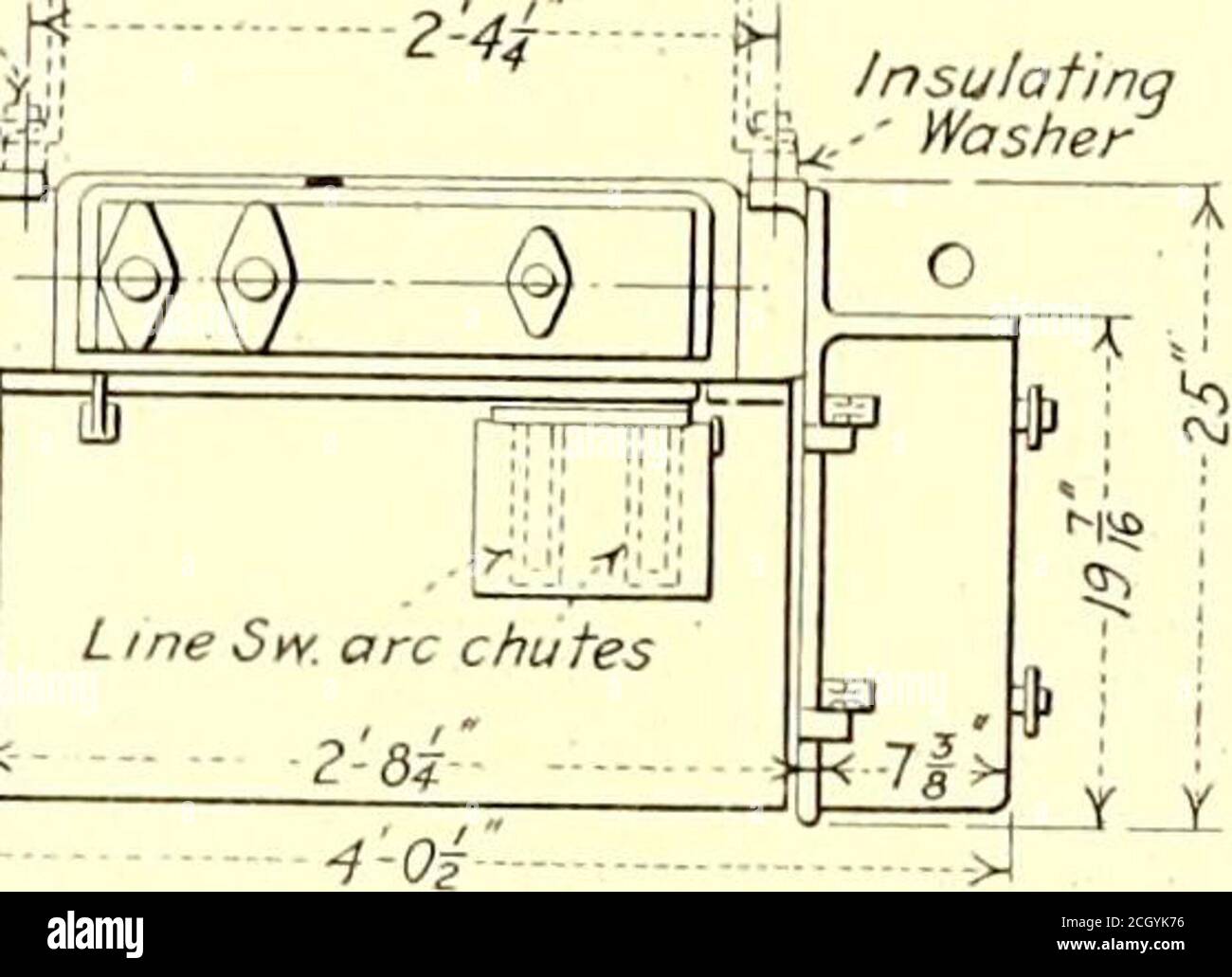 . Elektrische Eisenbahn Zeitschrift . Isoliert 1 R V Golf 1 [J. *f 4) A ^ * IJ InduhtinqWasher. STADTAUTO NEW YORK – UMRISSE DER SCHALTERGRUPPE, des PK-KOPFES UND DES FAHRTRICHTUNGSENDSCHALTERS am Ende der Schaltergruppe. Zu dieser Platine wird der Kanal gebracht, durch den die Kabeldrähte geführt werden. Alle notwendigen Verdrahtungsanschlüsse für die Antriebskreisläufe wurden im Werk hergestellt, die einzige Aufgabe, die dem Anwender blieb, war das Anbringen von zehn Motorleitungen, acht Widerstandsleitungen, acht Eightcontrol-Drähten, einem Massekabel und einem Trolley-Kabel. Das Überlastschalter-Relais ist neben dem Begrenzungsschalter und dem Schalter montiert Stockfoto