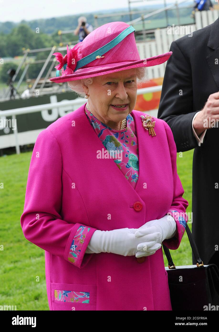 Ihre Majestät Königin Elizabeth II.. Das Derby, Epsom, Surrey, Großbritannien - 07 Jun 2008 BILDNACHWEIS : © MARK PAIN / ALAMY STOCK PHOTO Stockfoto