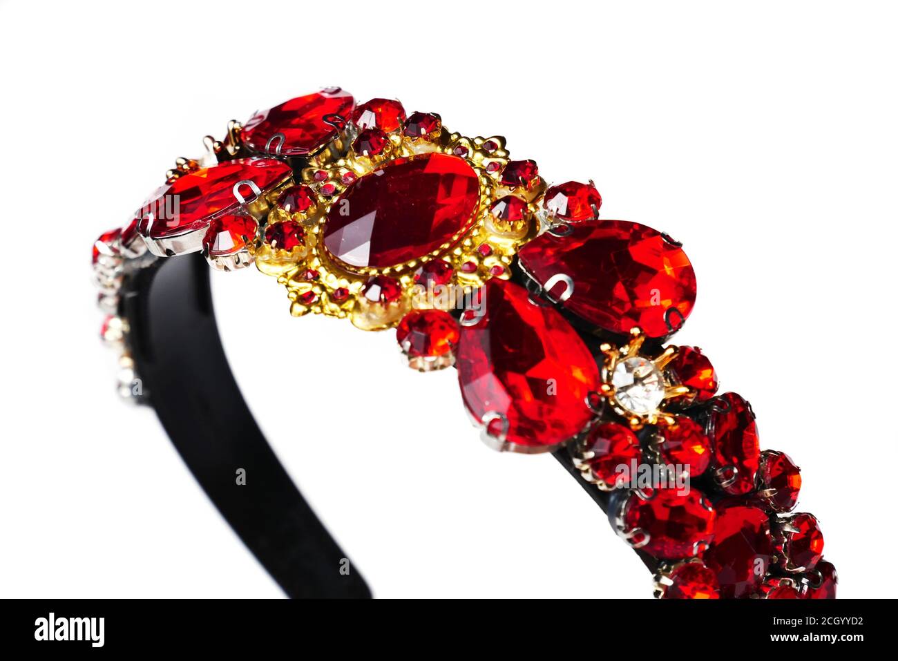 Schmuck Königin Krone mit roten Edelsteinen isoliert auf weiß Stockfoto