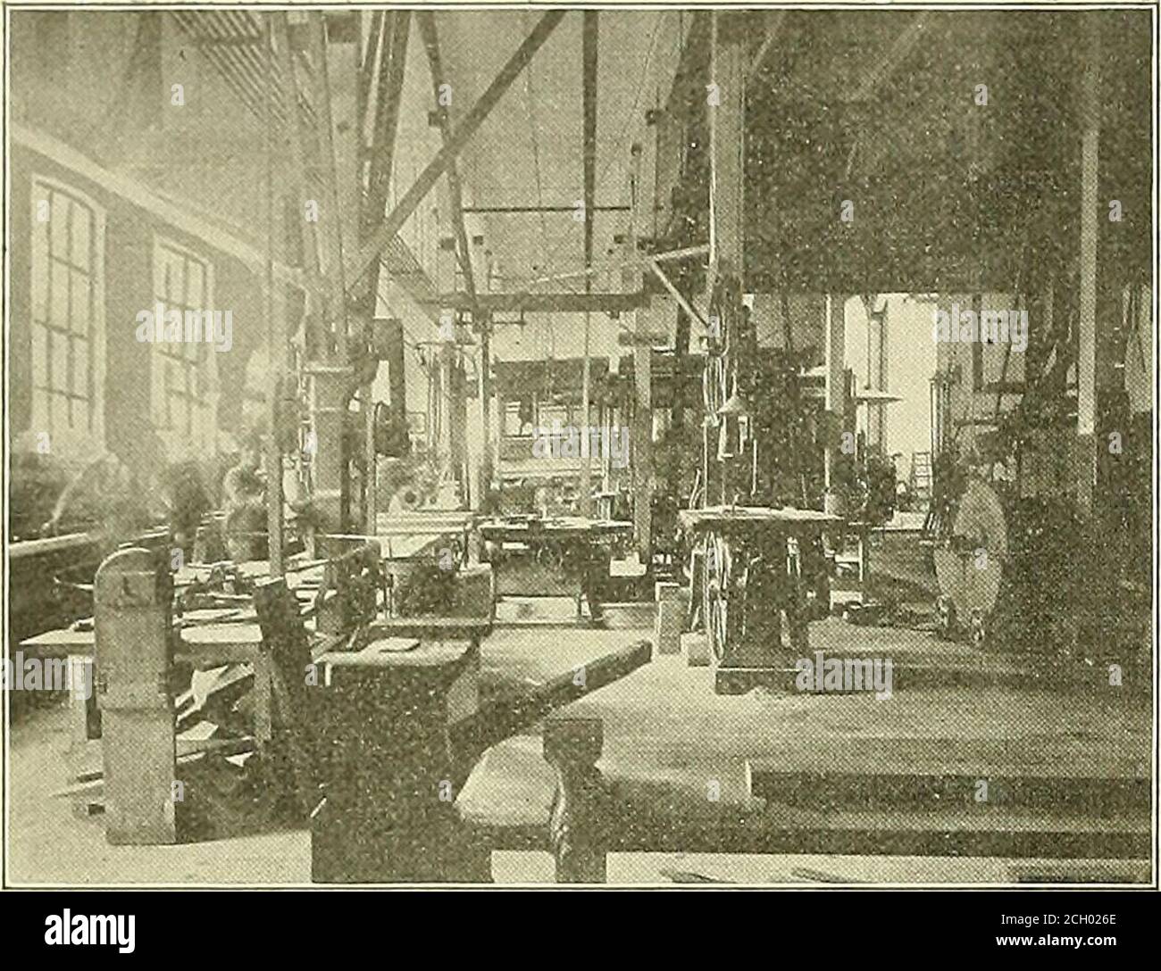 Elektrische Eisenbahn Gazette . Eisenbahnmotor Auf Der Plattform  Montiert.der Strom Für Den Betrieb Dieses Motors Wird Aus Atrolley-Draht,  Die Die Gesamte Länge Des Trans- Von Einem Buffalo Schmiede Gebläse, Die Von