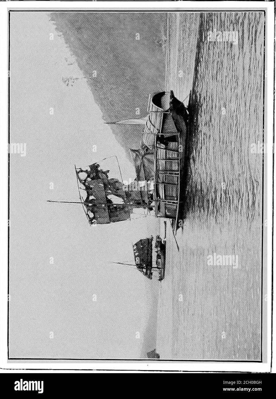 . Ein amerikanischer Ingenieur in China . manentframes. Unter diesen Deckeln findet die Besatzung von fünf Mann mehr auch Quartiere, während der Besitzer und seine Familie im Heck wohnen. Es gibt ein oder zwei Masten, je nach Größe des Bootes, stehen ohne Auflagen und tragen große Segel vonBaumwollleinwand oder leichten Bambusmatten. Von Booten dieser Beschreibung gibt es Zehntausende, und sie passieren und repass in endlosen Prozessionen. Normalerweise wird das Boot selbst in fairem Zustand gehalten, aber das gleiche kann nicht von den Segeln gesagt werden. Ein newsail ist kaum je gesehen, und viele von ihnen areso verfallenen wie zu verursachen Wunder an Stockfoto