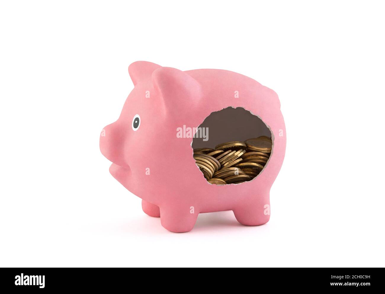 Undichte Sparschwein mit Münzen isoliert auf weißem Hintergrund mit Beschneidungspfad Stockfoto