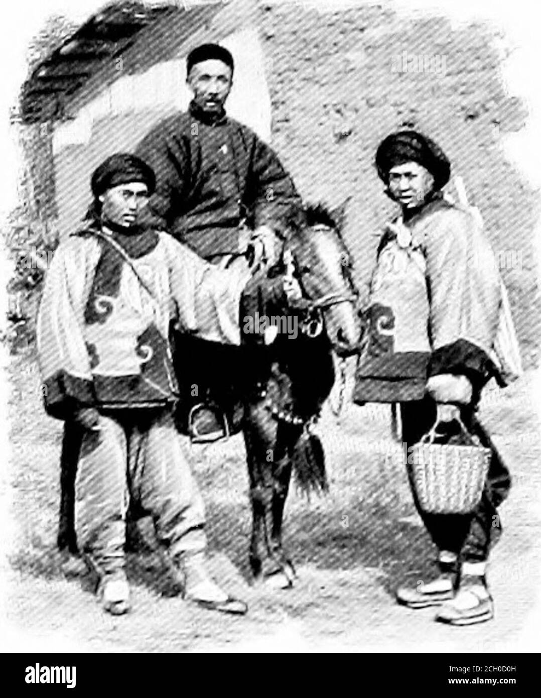 . Ein amerikanischer Ingenieur in China. Zoll und die Eigenheiten der Menschen. Dies ist keine Reflexion über unsere gegenwärtigen Mitarbeiter, von denen viele ausgezeichnete und würdige Männer sind und die jetzt mit den Charakteristicsvon denen, denen sie akkreditiert sind, kennen. Aber unter unserem System wird ein Mann, wenn er seine Beziehungen versteht, entfernt. Nirgendwo sonst auf der Welt besteht ein so großer Bedarf an einem ständigen Konsulat wie in China. Die britische Regierung hat vor langer Zeit einen separaten konsularischen Dienst für den Osten etabliert, der sich von dem anderswo unterscheidet, so dass ein Mann im chinesischen Dienst bleibt Stockfoto