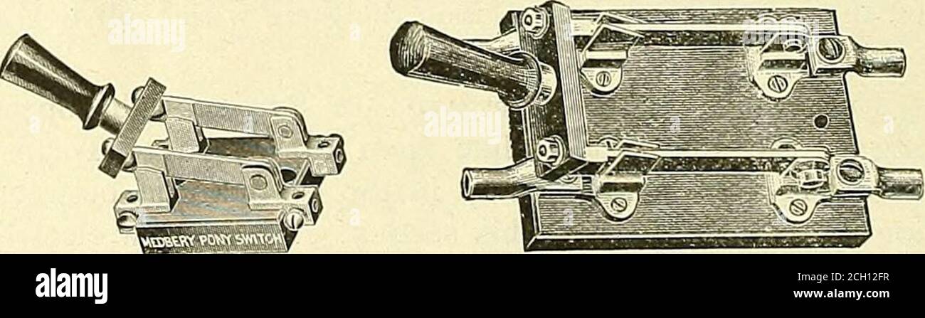 . Elektrische Eisenbahn gazette . SCHNELLBRUCHSCHALTER. Getestet zu bemerkenswert hohen Grad für Festigkeit und Isolierung. Der Bericht von Prof. Morton, von Stevens Insti-tute, zeigte eine Bruchdehnung von 7,600 Pfund und eine Astigkeit von 350,000 Megohm. Dieser Isolator ist madein drei Größen. Die Brooklyn Dehnungsisolatoren werden verwendet. PONY-SCHALTER. MESSERSCHALTER. Wo ungewöhnliche Bedingungen auftreten, wie zum Beispiel an Leitungsenden und wo eine große Anzahl von Drähten von einem Punkt aus verbunden werden. Die Feeder Kleiderbügel von Medbery machen sich für alle Arten von schwierigen Konstruktion beliebt. 19. Oktober 1895. ELEKTRISCHER Stockfoto