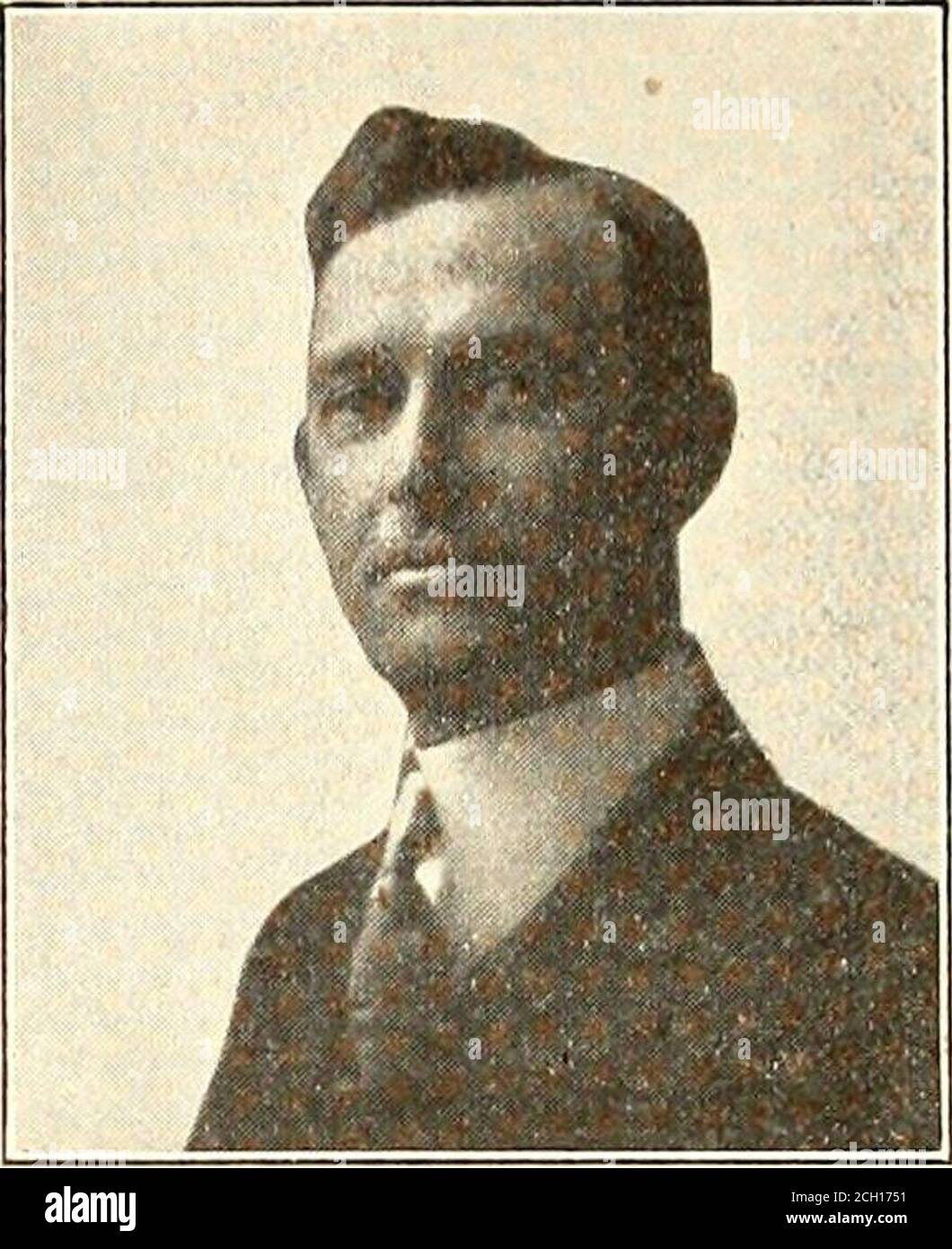 . Electric Railway Journal . r für die Mill Power Company mit Sitz in Charlotte, N. C. Herr Thomas war vor siebzehn Jahren als Drahtesel bei Ford, Bacon & Davis, Ingenieuren, angestellt, die für die Bauarbeiten auf dem Grundstück Atlanta verantwortlich waren. Nach zwei Jahren in dieser Arbeit wurde er zum Sachbearbeiter im Firmenlagerraum und später mehrere Jahre als Lagerverwalter tätig.in seiner neuen Position wird Herr Thomas über die Mill Power Company für die South-ern Power Company und verwandte Unternehmen die Einkäufe verantworten. W. O. Morgan, New York, wurde zum Vizepräsidenten der Buffalo, Lockport & RO gewählt Stockfoto