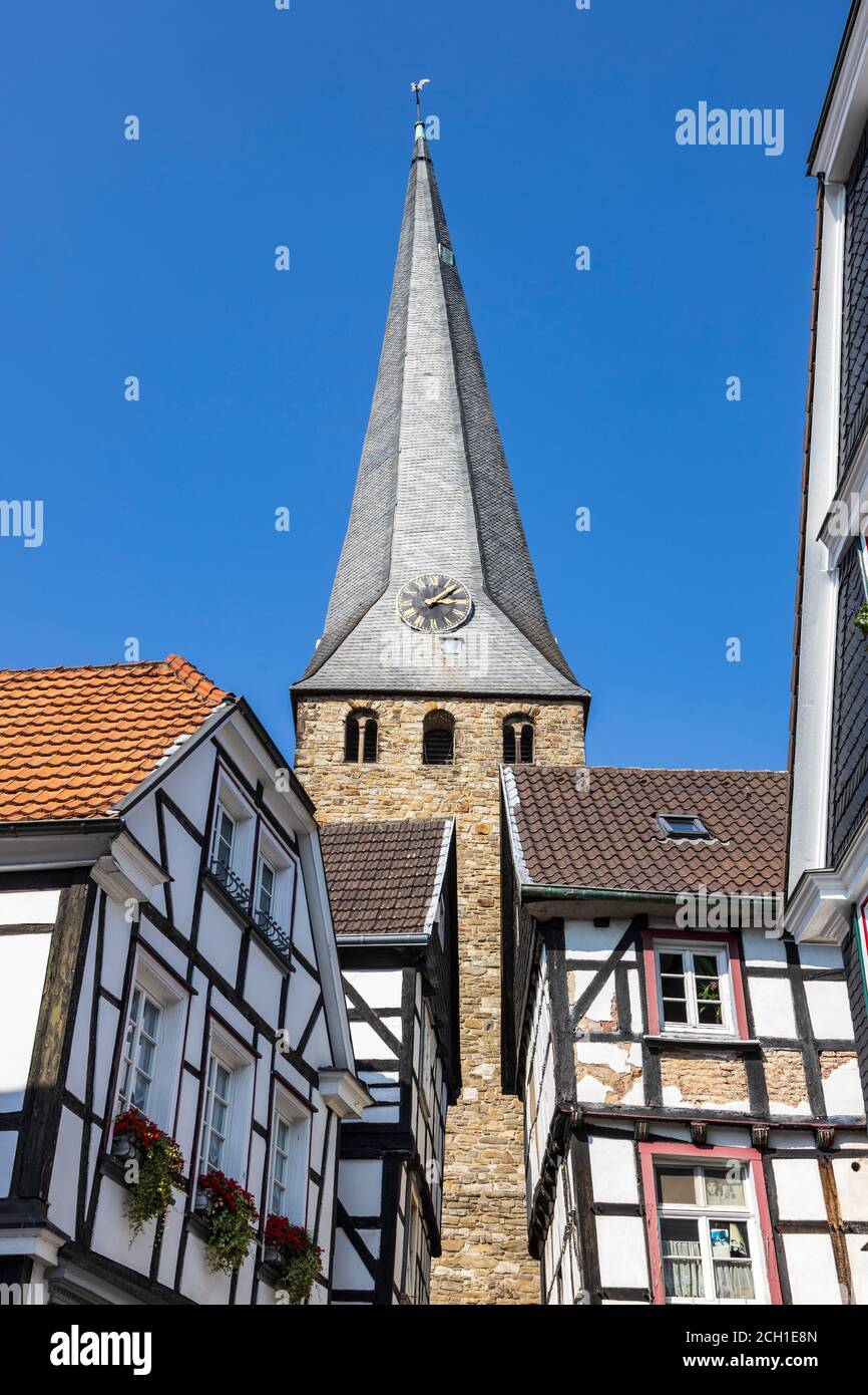 Historische St.-Georgs-Kirche im historischen Zentrum von Hattingen, Ruhrgebiet, Nordrhein-Westfalen, Deutschland Stockfoto