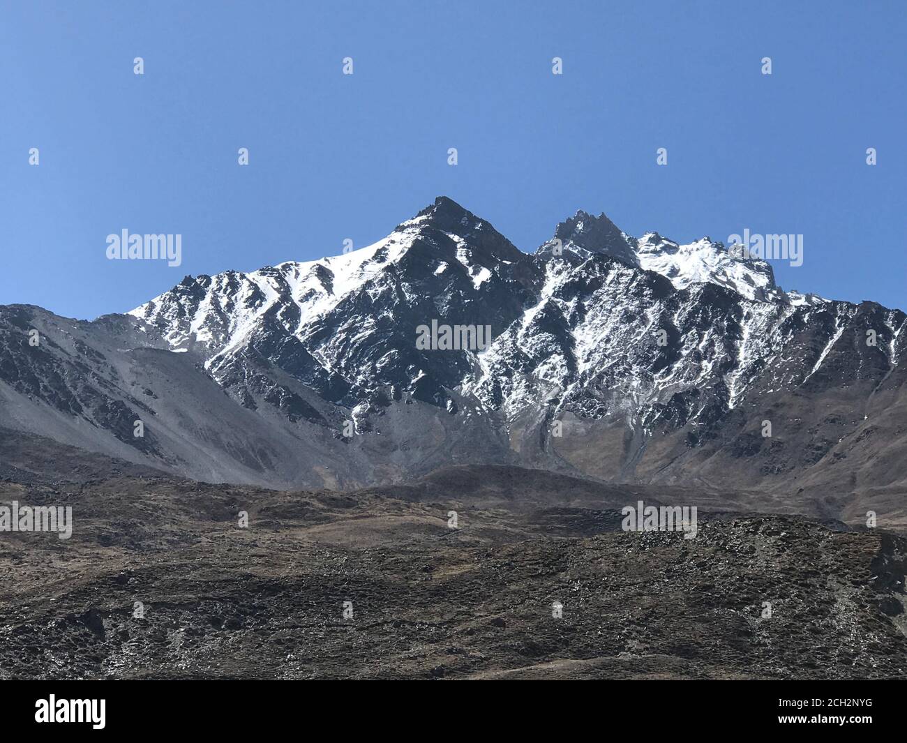 Awesome schneebedeckten Himalaya-Berge in Mustang Region Nepal, Annapurna Naturschutzgebiet. Stockfoto