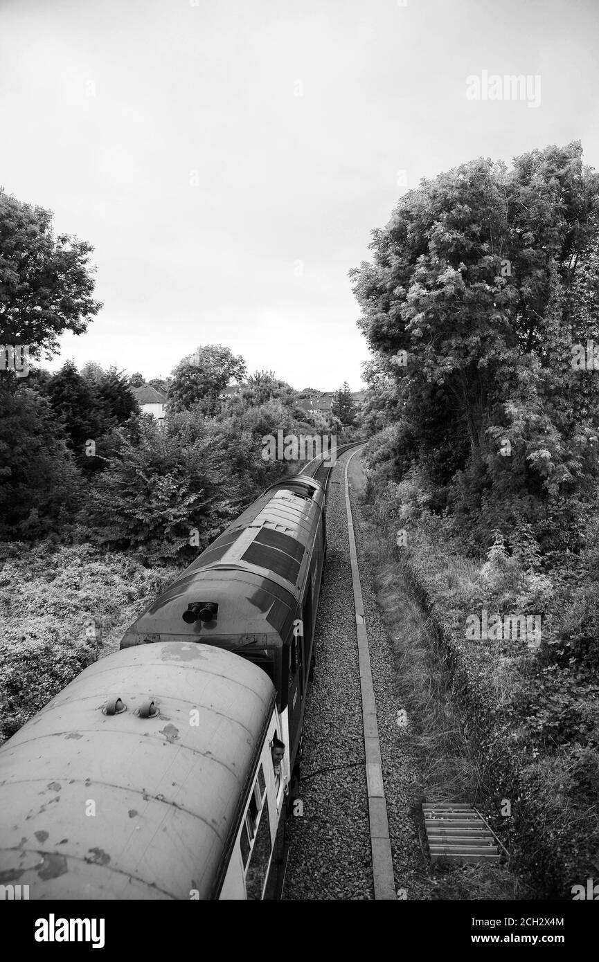 60017 fährt die Taffy Tug-Bahn von der Penarth Dingle Road ab. Stockfoto