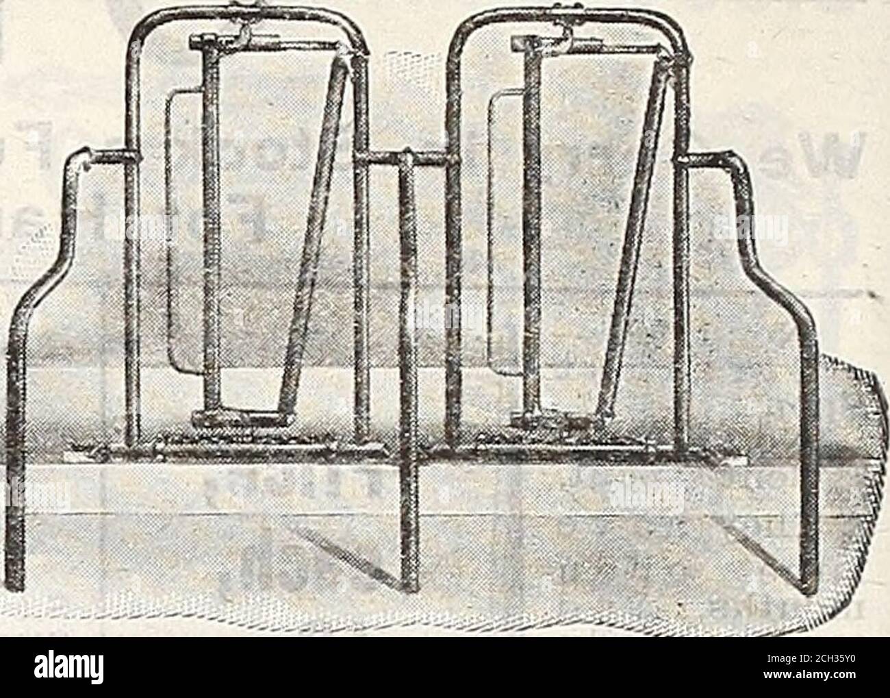 . 1915 Griffith und Turner Co. : Land- und Gartenbedarf . Dieser Carrier ist der schnellste und einfachste und absenkende Carrier, der ein extra großes Antriebsrad auf der Hauptwelle hat, das an vier Punkten unterstützt wird und über Rollenlager verfügt. Die LKW-Räder sind groß und haben auch Rollenlager, so dass alles im Betrieb gewährleistet. Die Wanne ist aus schwerem verzinktem Stahl, verstärkt mit Winkelstangen. Mit Nr. 4, 10-BU. Wanne 22.70 Dollar mit Nr. 6, 12-BU. Wanne 24.00 ■mit 14-BU. Zuführungsträger 25.35 Doppelte Ansrle Stahlschiene, pro Fuß .12 zwei-Wege-Schalter 4.00 drei-V/ay-Schalter 4.70 Kurven für den Einsatz Stockfoto