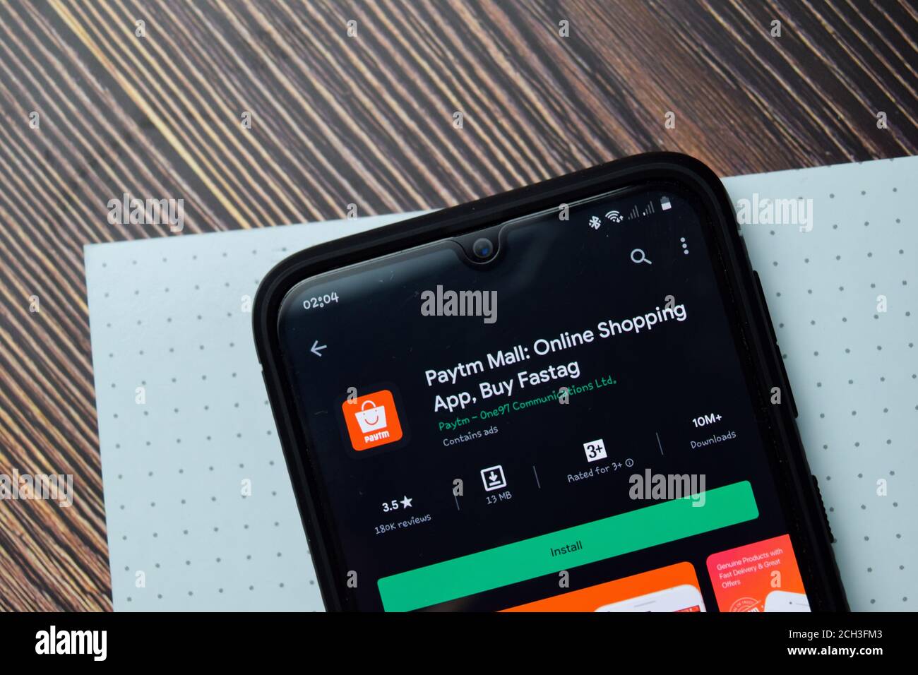 Paytm Mall dev Anwendung auf Smartphone-Bildschirm. Online Shopping ist ein Freeware Web-Browser entwickelt von Paytm- One97 Communications Ltd. BEKASI, WEST Stockfoto