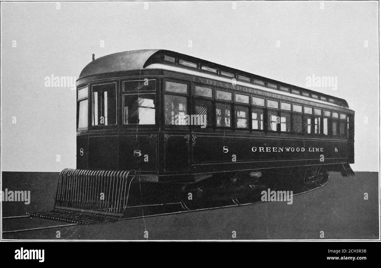 . Straßen- und Elektrobahnen, 1902 .. . ARTEN VON STRASSENBAHNEN AUTO KOTFLÜGEL. AUTOS UND SONSTIGE AUSRÜSTUNG. 207 ohne die Notwendigkeit, zusätzlichen Widerstand zu verwenden.die 5 Leuchten sind in Reihe über den Motor-Schaltkreis angeordnet und sind mit einer Sicherung und einem Abschaltschalter ausgestattet.am Anfang wurden gewöhnliche Glühlampen verwendet, Aber asjolting brach die Filamente ist es jetzt die Praxis, das Filament durch einen kleinen Haken in den größeren Ende der Glasbirne versiegelt zu verankern. In manchen MomentanDie Lichter sind nicht nur innerhalb des Autos verteilt, Butuut auf den Plattformen, und die Scheinwerfer sind auch usu Stockfoto