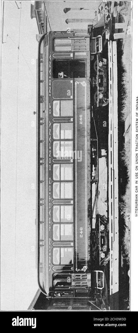 . Straßen- und Elektrobahnen, 1902 .. . AUTOS UND SONSTIGE AUSRÜSTUNG. 201 wie für das Einzelauto. Im Frühjahr 1898 wurde die Southside Elevated Railroad Company, Chicago, mit dem ersten elektrischen Mul-tiple-Triebzug, der jemals fuhr, für den regulären Betrieb ausgestattet und führte die Ideen und Einführungen von Frank J. Sprague durch. In Schenectady, N.Y., wurden mehrere Triebzüge von zwei bis sechs Wagen erprobt, und auf den Gleisen der MetropolitanElevated Railroad in Chicago wurde auch ein Fünffarbenzug erprobt. Seit dieser Zeit ist das System in einer Form oder Anot angenommen worden Stockfoto