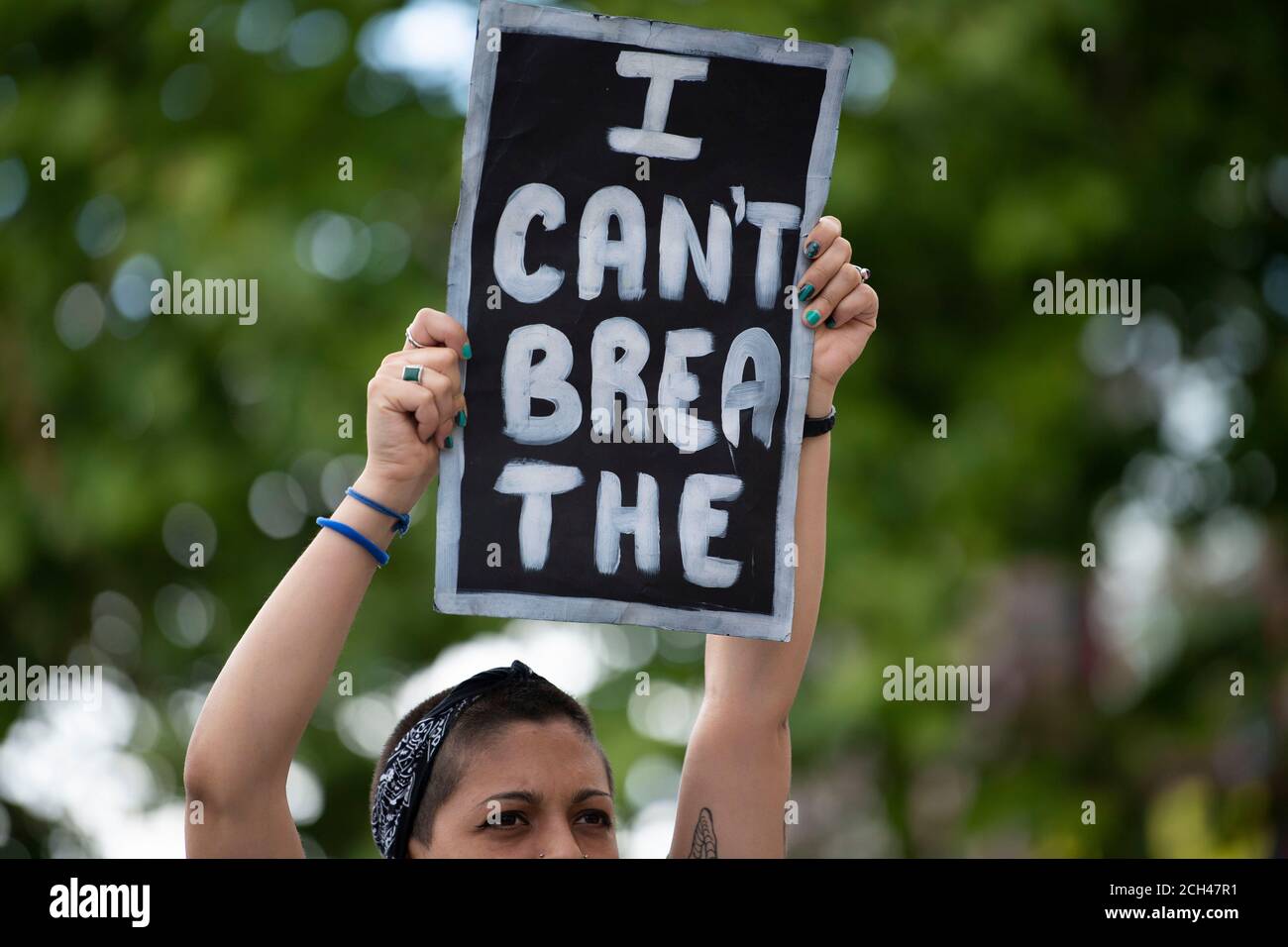 Black Lives Matter Demonstranten bei einem Protest in Barry, Wales, Großbritannien. Stockfoto