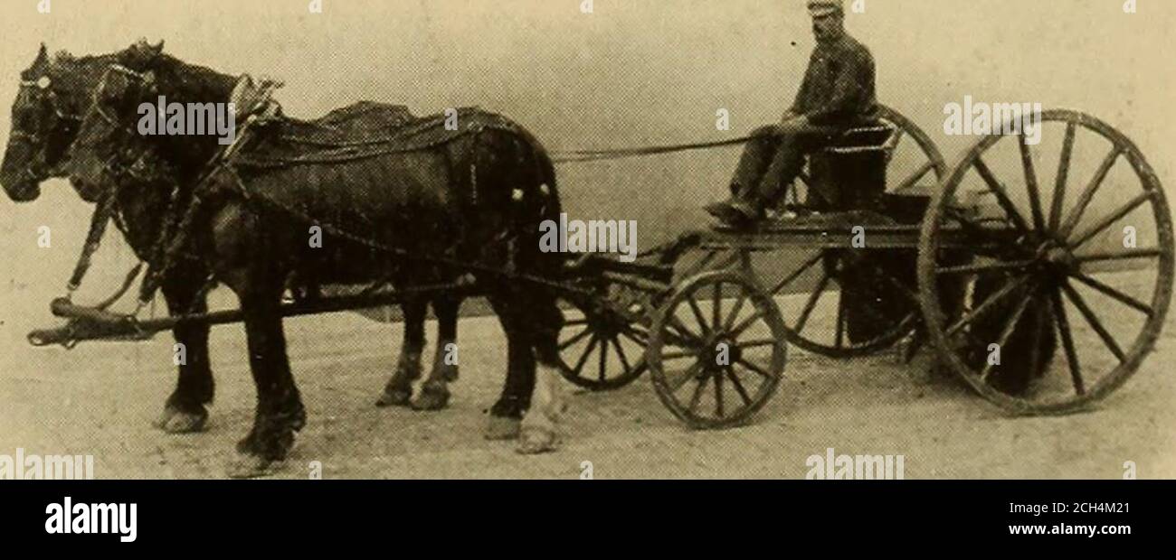 . The Central Manufacturing District : Chicago Junction Railway Service : ein Buch mit beschreibenden Text, Fotos & Testimonial Briefe über Chicago Junction Railway Service und der Central Manufacturing District - das Zentrum von Chicago, 'The Great Central Market' . Way Company. Zu der Zeit, als dieses Bild aufgenommen wurde (an einem Sonntagnachmittag), waren Motoren, die einen Wert von über einer halben MilUon Dollar repräsentieren, nur einen Steinwurf von der Kamera City Transfer entfernt! Der Ausstieg aus der Union Freight Station bedeutet, dass man von Chicago aus früh abreisen muss – ohne teure Verzögerung zu Teams in überlasteten Straßen oder Terminals in der Innenstadt!A Stockfoto . The Central Manufacturing District : Chicago Junction Railway Service : ein Buch mit beschreibenden Text, Fotos & Testimonial Briefe über Chicago Junction Railway Service und der Central Manufacturing District - das Zentrum von Chicago, 'The Great Central Market' . Way Company. Zu der Zeit, als dieses Bild aufgenommen wurde (an einem Sonntagnachmittag), waren Motoren, die einen Wert von über einer halben MilUon Dollar repräsentieren, nur einen Steinwurf von der Kamera City Transfer entfernt! Der Ausstieg aus der Union Freight Station bedeutet, dass man von Chicago aus früh abreisen muss – ohne teure Verzögerung zu Teams in überlasteten Straßen oder Terminals in der Innenstadt!A Stockfoto