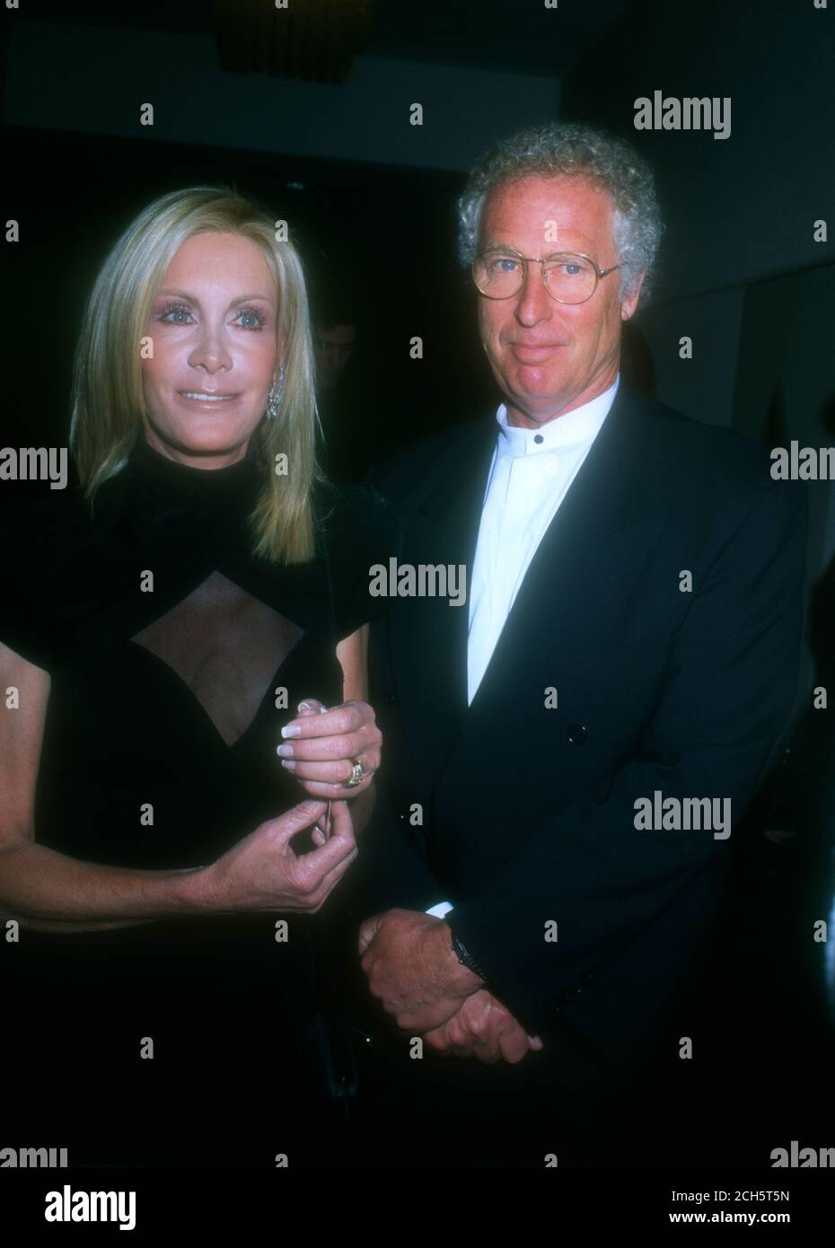 Beverly Hills, Kalifornien, USA 23. März 1996 die Schauspielerin Joan Van Ark und ihr Ehemann John Marshall nehmen an der Multiple Sclerosis Association of American Teil und überreicht am 23. März 1996 im Beverly Hilton Hotel in Beverly Hills, Kalifornien, USA, die erste jährliche Auszeichnung "Frau des Jahres" an Frau Marcia Clark. Foto von Barry King/Alamy Stockfoto Stockfoto