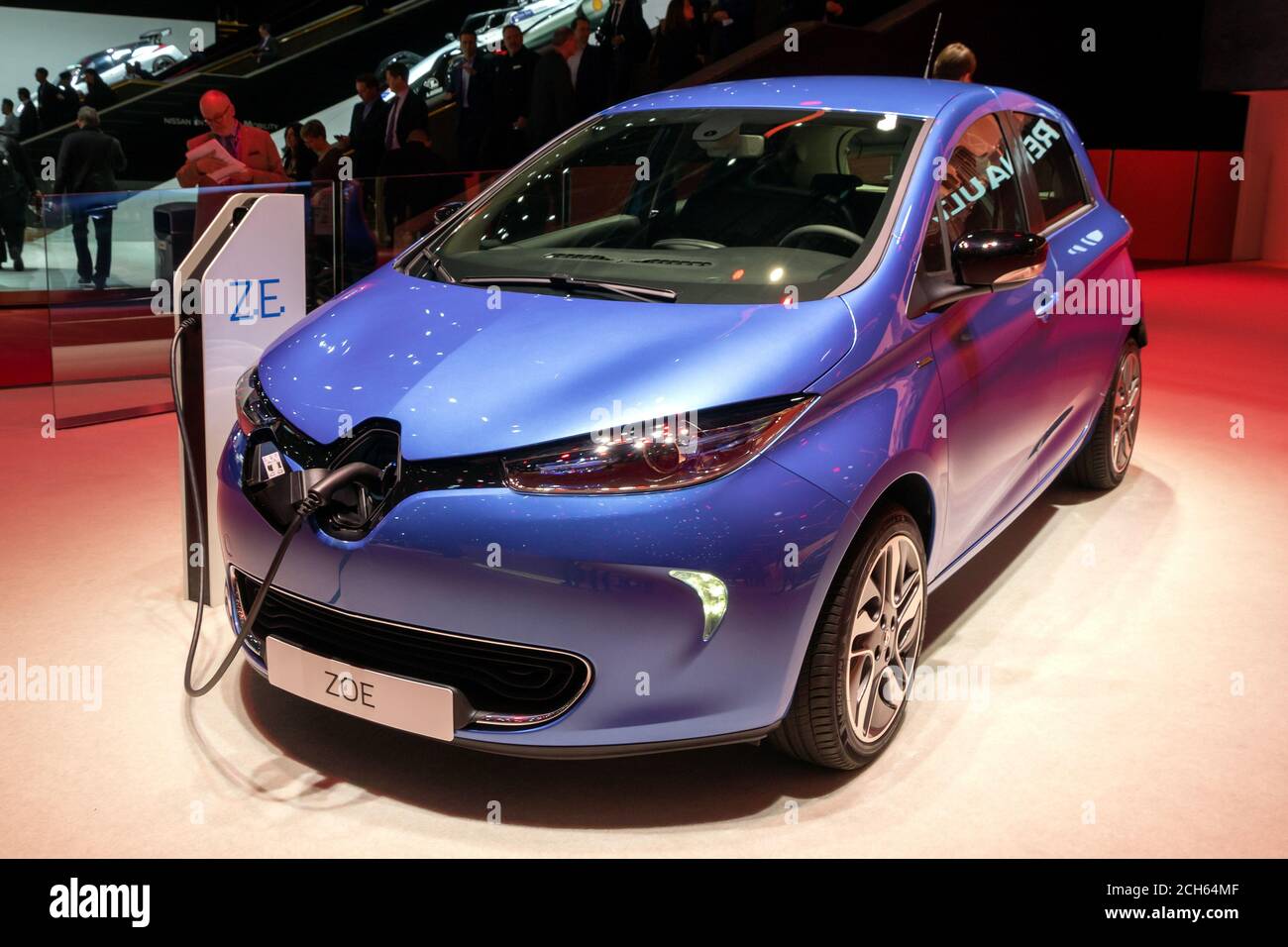 Neue Renault Zone Elektroauto Innenraum. Lenkrad Mit Steuertasten