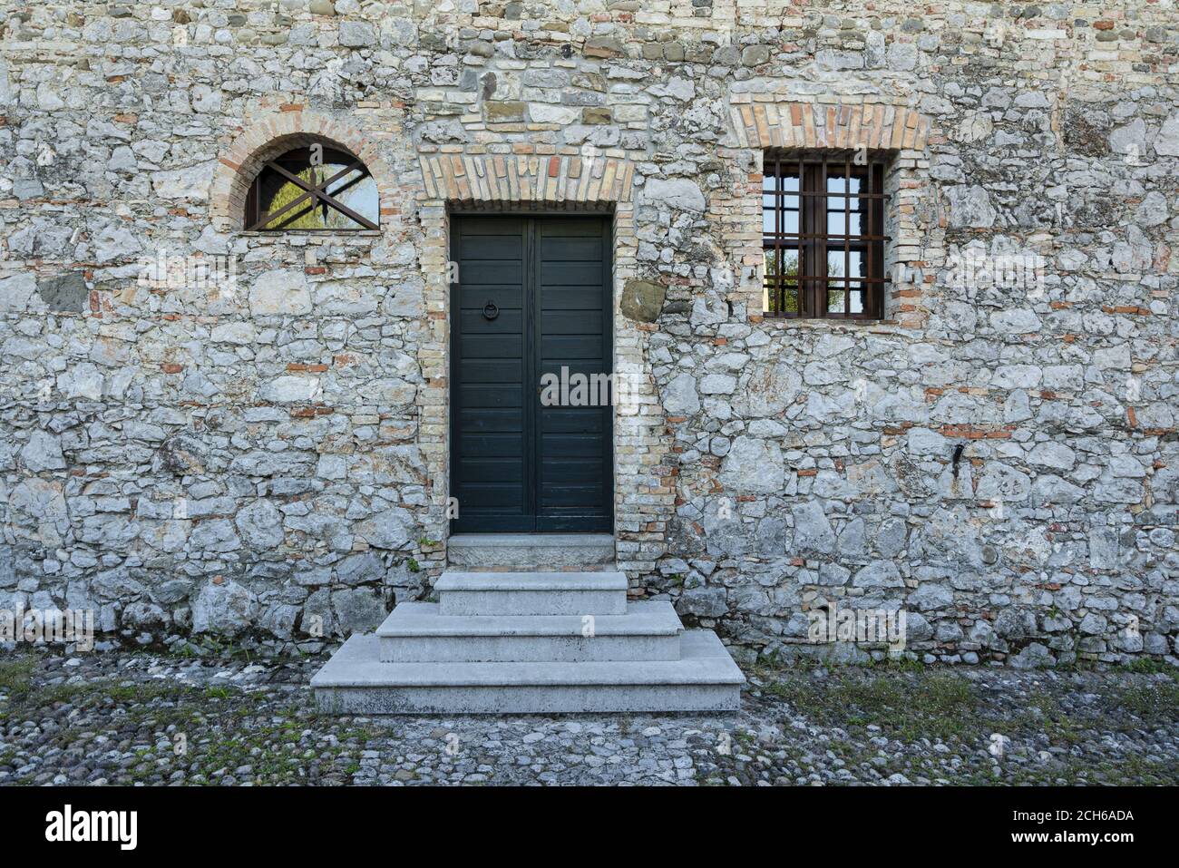 Strassoldo, Italien. 11. September 2020. Die Häuser im mittelalterlichen Dorf Strassoldo Stockfoto
