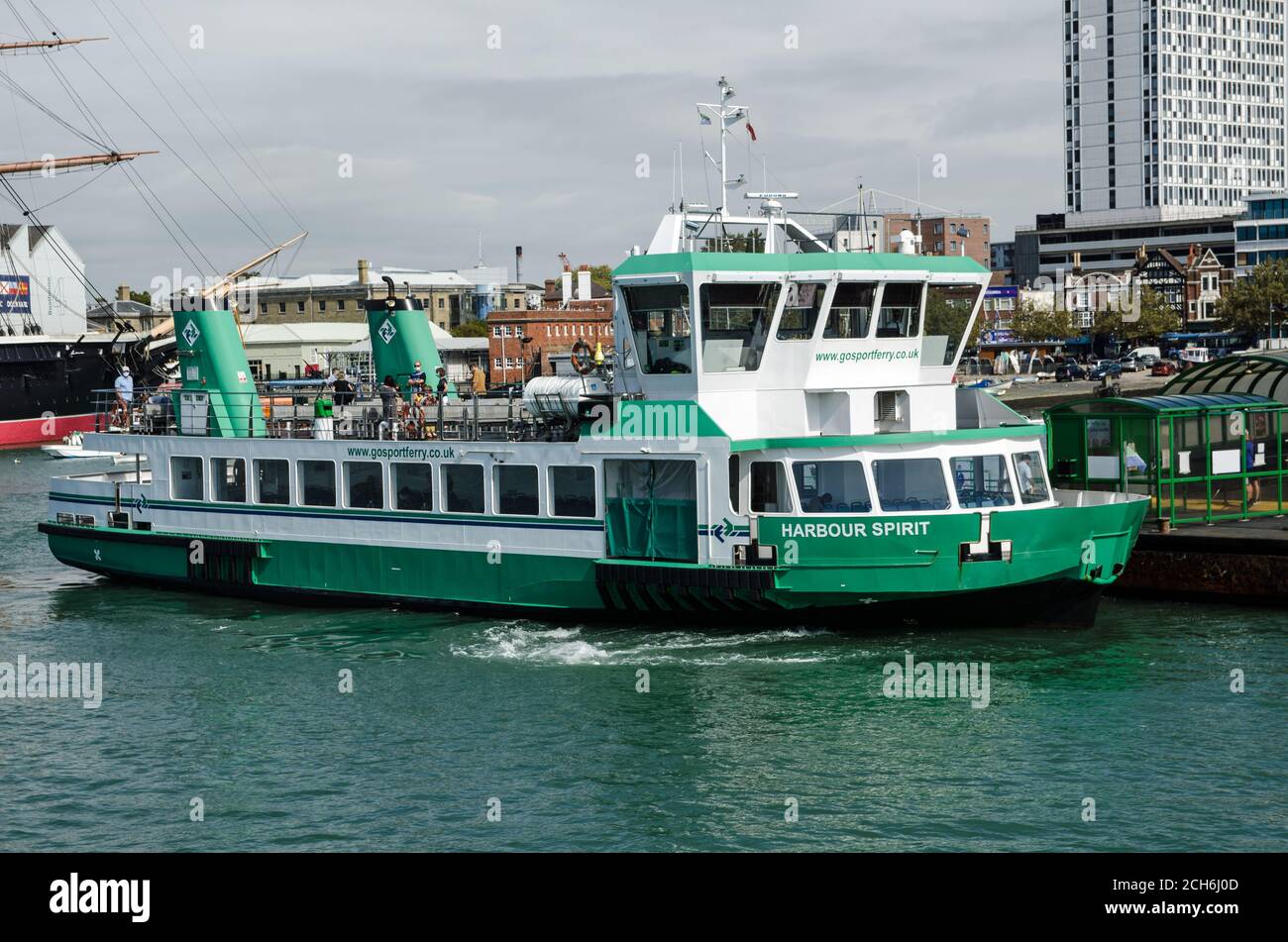 Portsmouth, Großbritannien - 8. September 2020: Das Harbour Spirit-Schiff, eines der Passagierboote der Gosport Ferry, die Gosport und Portsmouth Ha verbinden Stockfoto